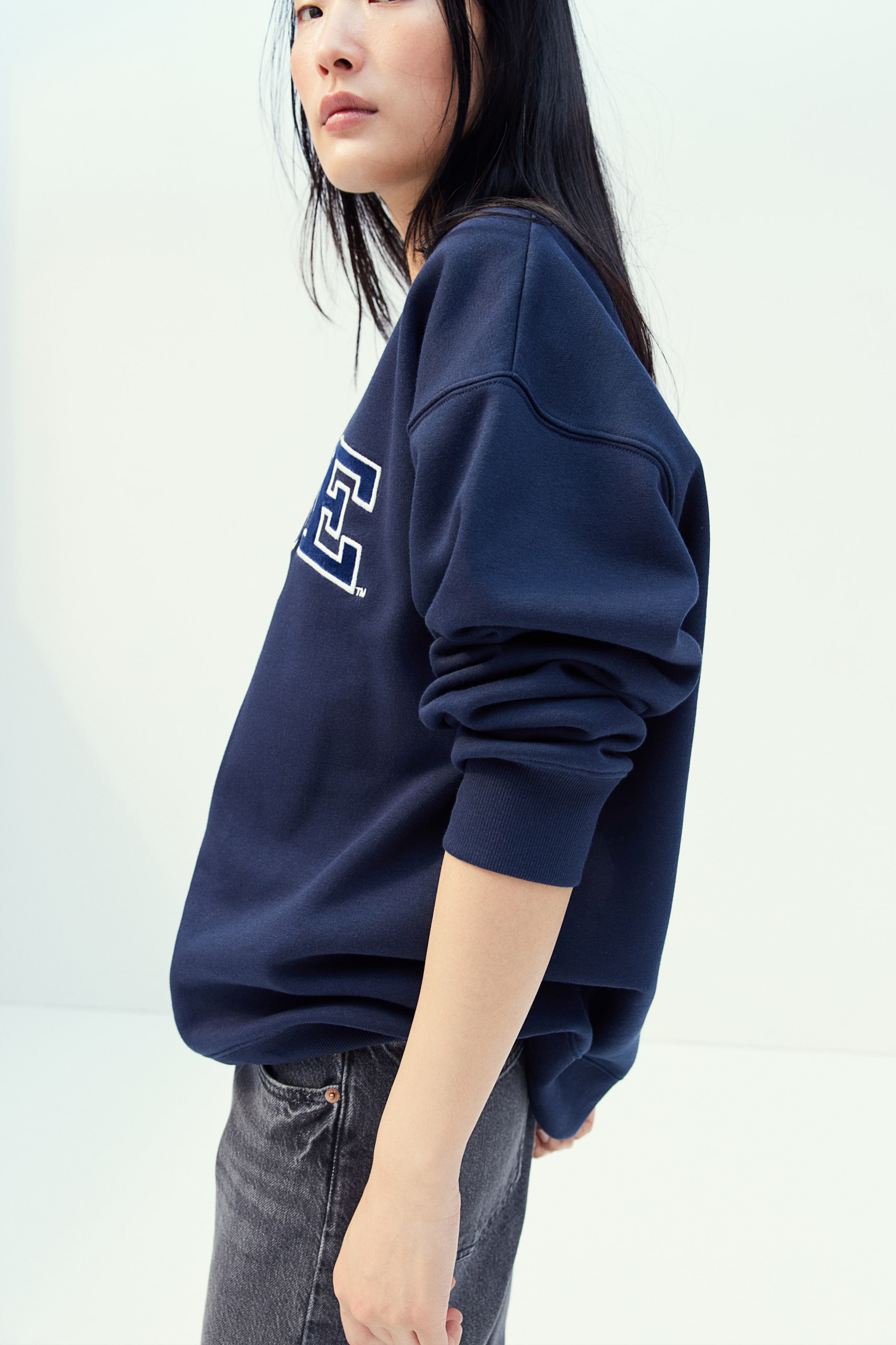 Oversized sweatshirt - Round neck - Long sleeve - Navy blue/Yale ...