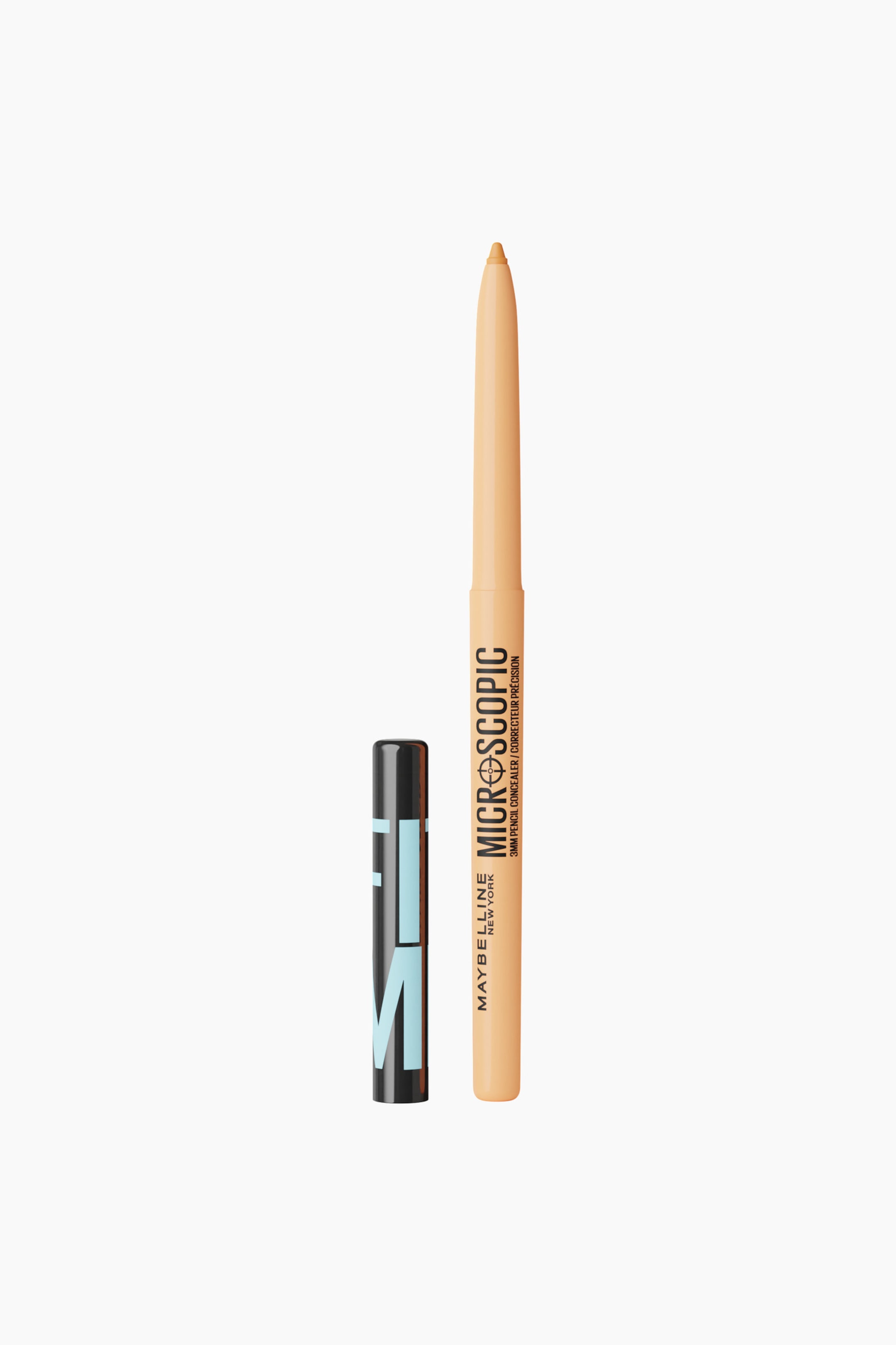 Größeres Bild ansehen: Ein nudefarbener Stift-Concealer steht senkrecht und zeigt seine freiliegende, 3 mm spitze Spitze sowie den passenden nudefarbenen Schaft mit schwarzer Markenschrift. Daneben steht eine separate schwarze zylindrische Kappe mit hellblauer grafischer Beschriftung.