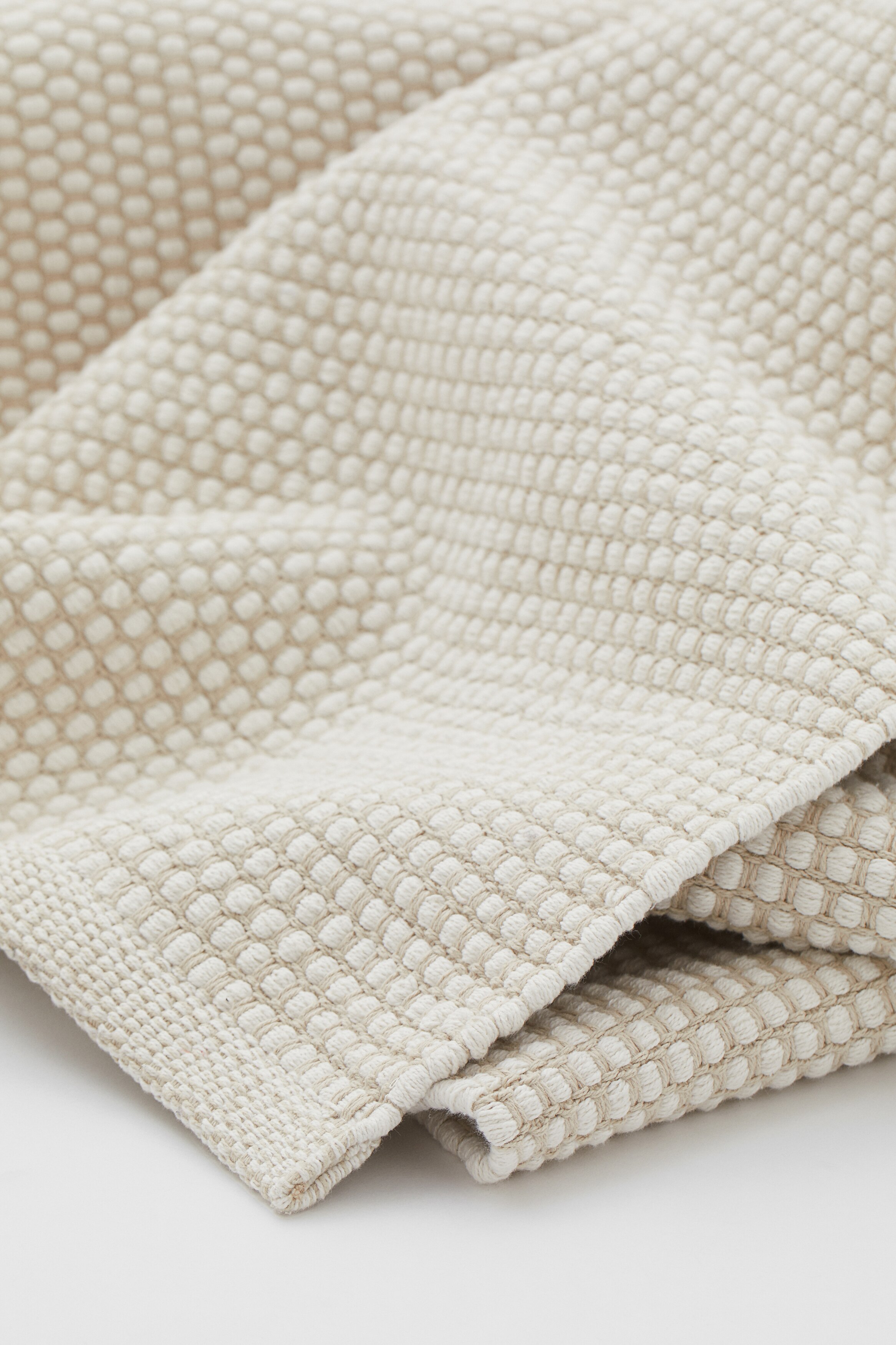 テクスチャードコットンラグ - ナチュラルホワイト／ベージュ - Home