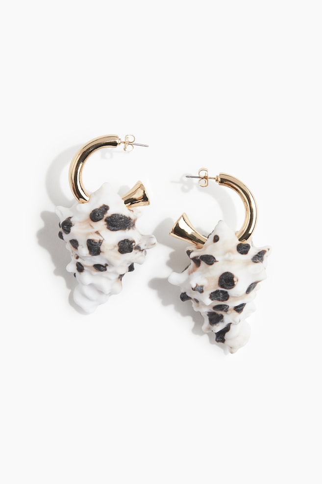 Seashell-pendant earrings - Gold-coloured/White - 1
