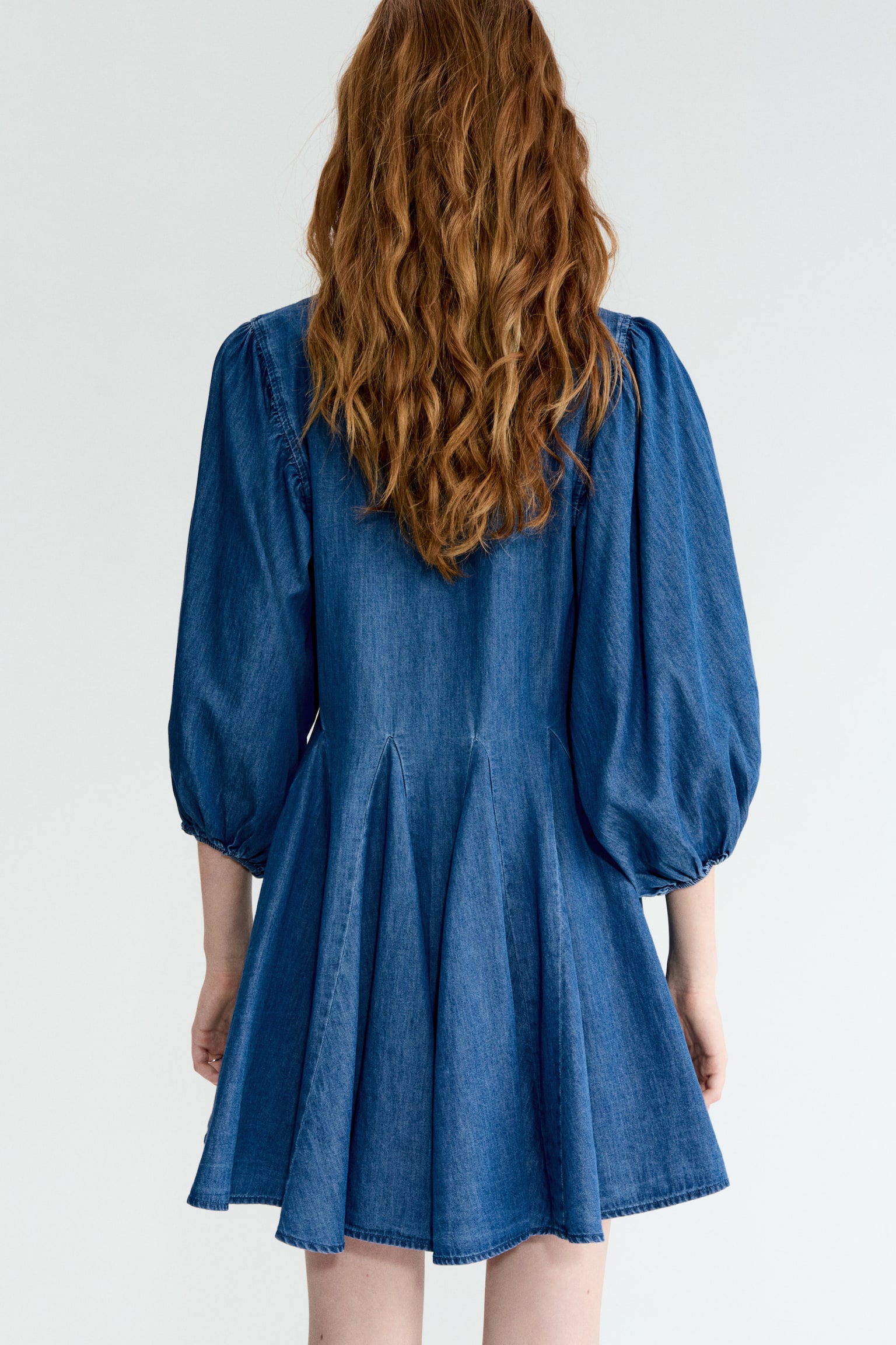 Женское платье H&M Puff-Sleeved Flared-Skirt, цвет: Джинсовый синий — фото 6