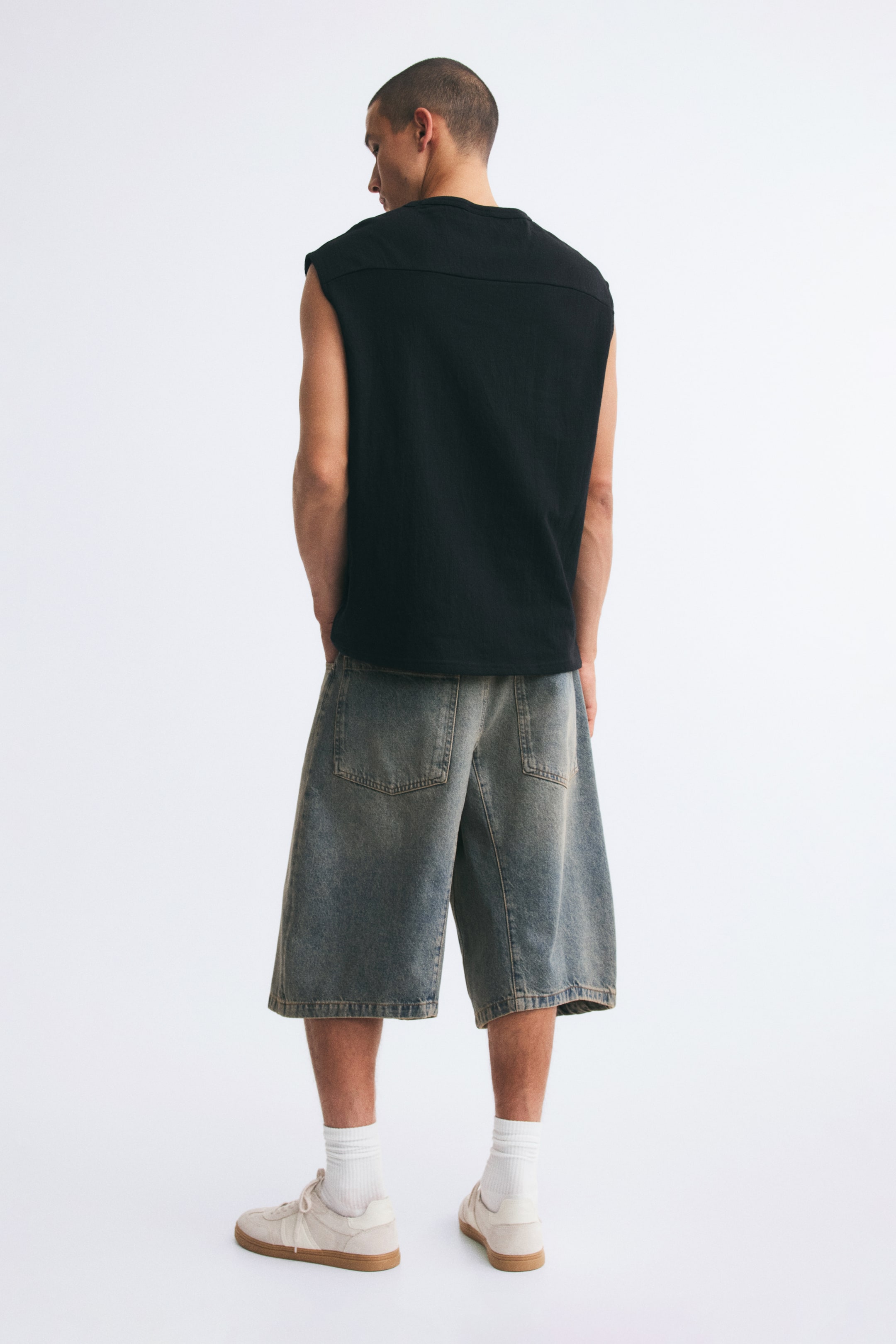 Short ample tonneau en denim