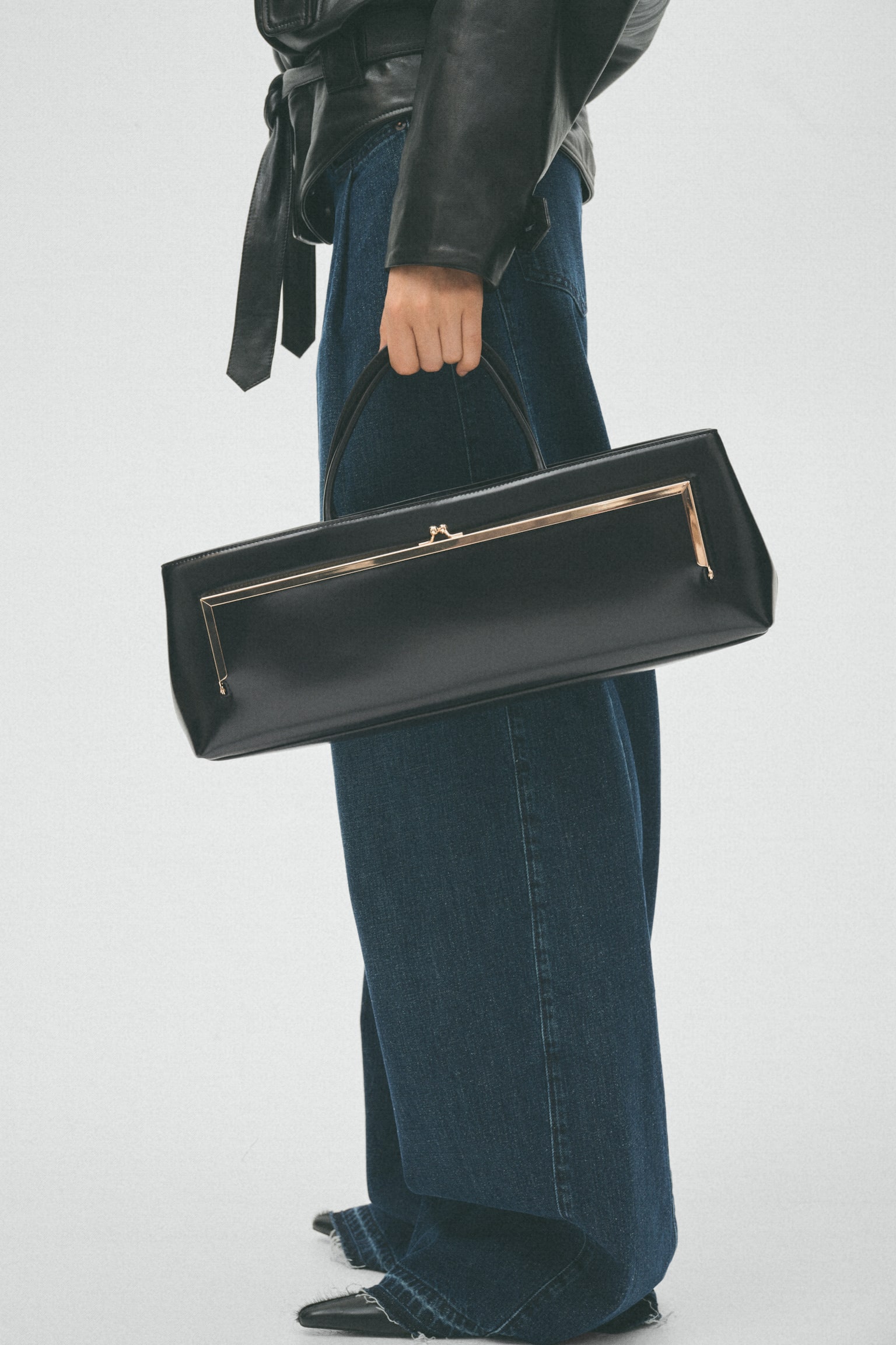Женская сумка H&M Elongated Coated Handbag, цвет: Чёрный — фото 3