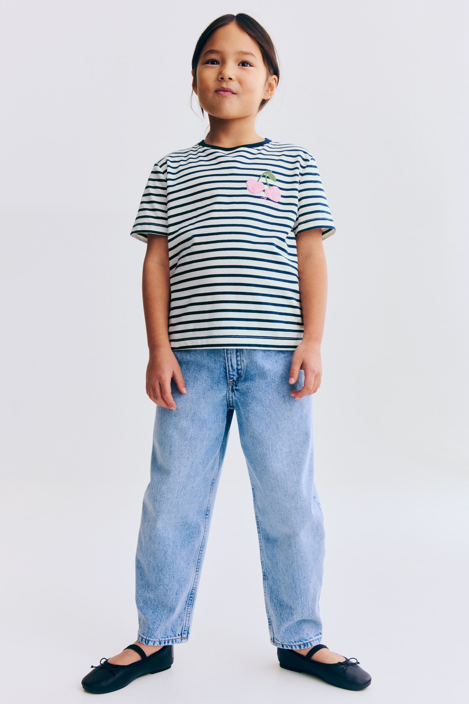 טישירט עם מוטיב - לבן/כחול נייבי/ורוד בהיר/פרפרים/ורוד בהיר/לבבות - 4