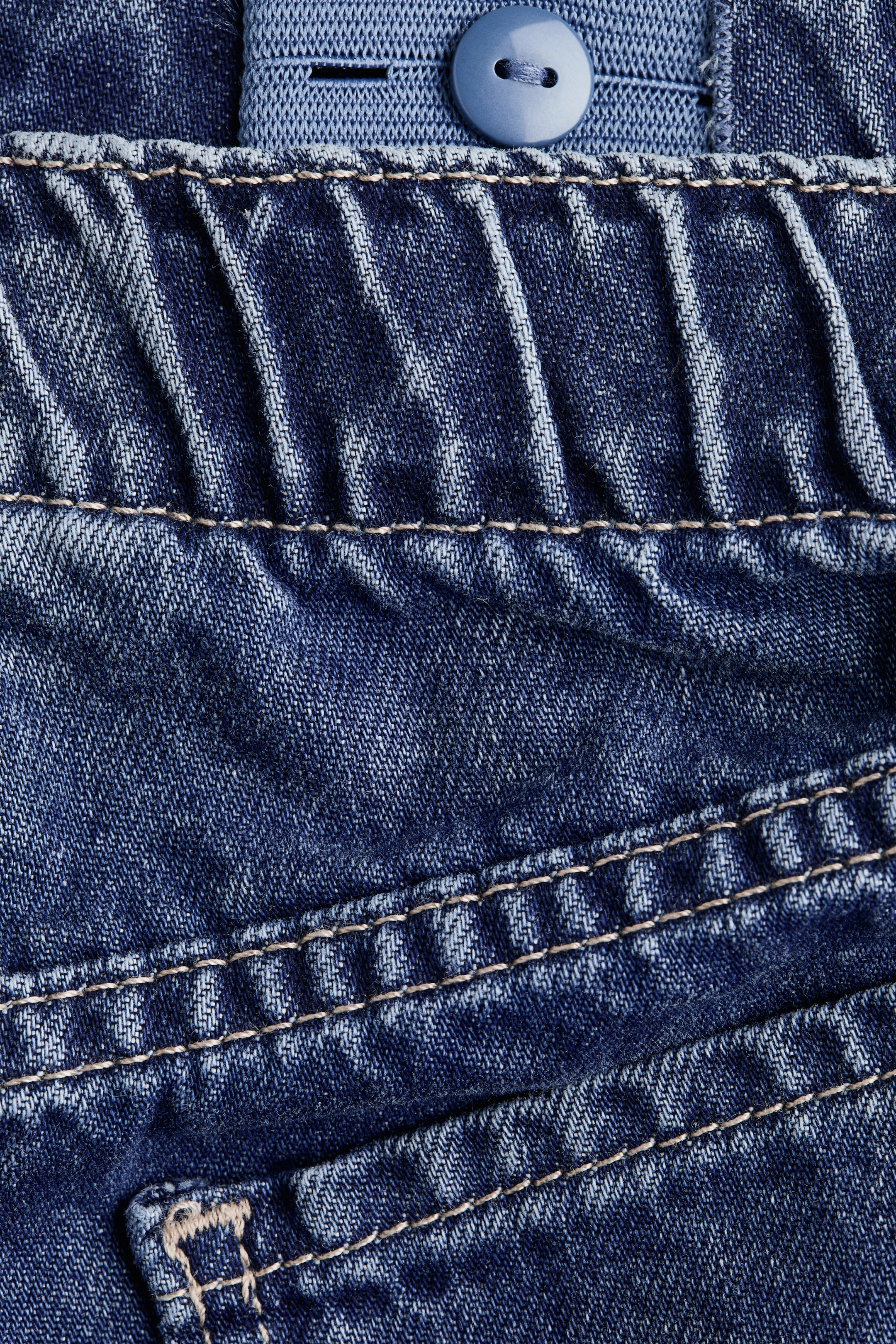 Loose-Fit Barrel-Leg Jeans