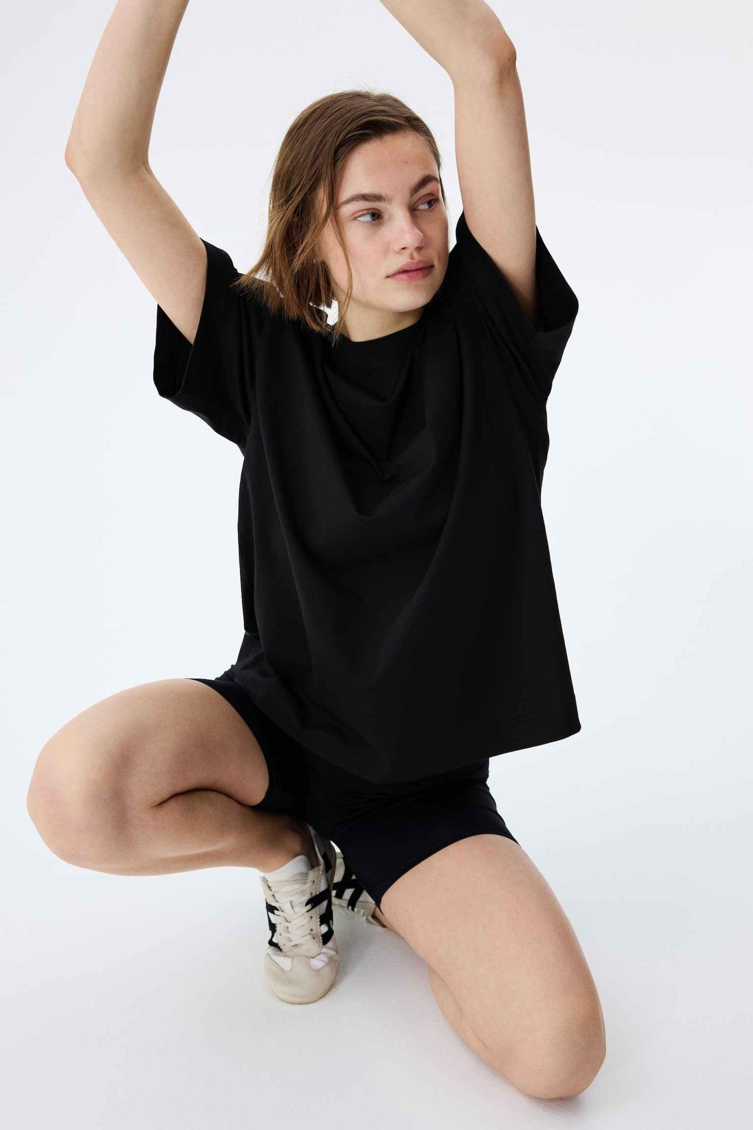 Oversized T-shirt - Black/White/Light beige/Dusty pink/Khaki green/Dark khaki green/Navy blue - 5