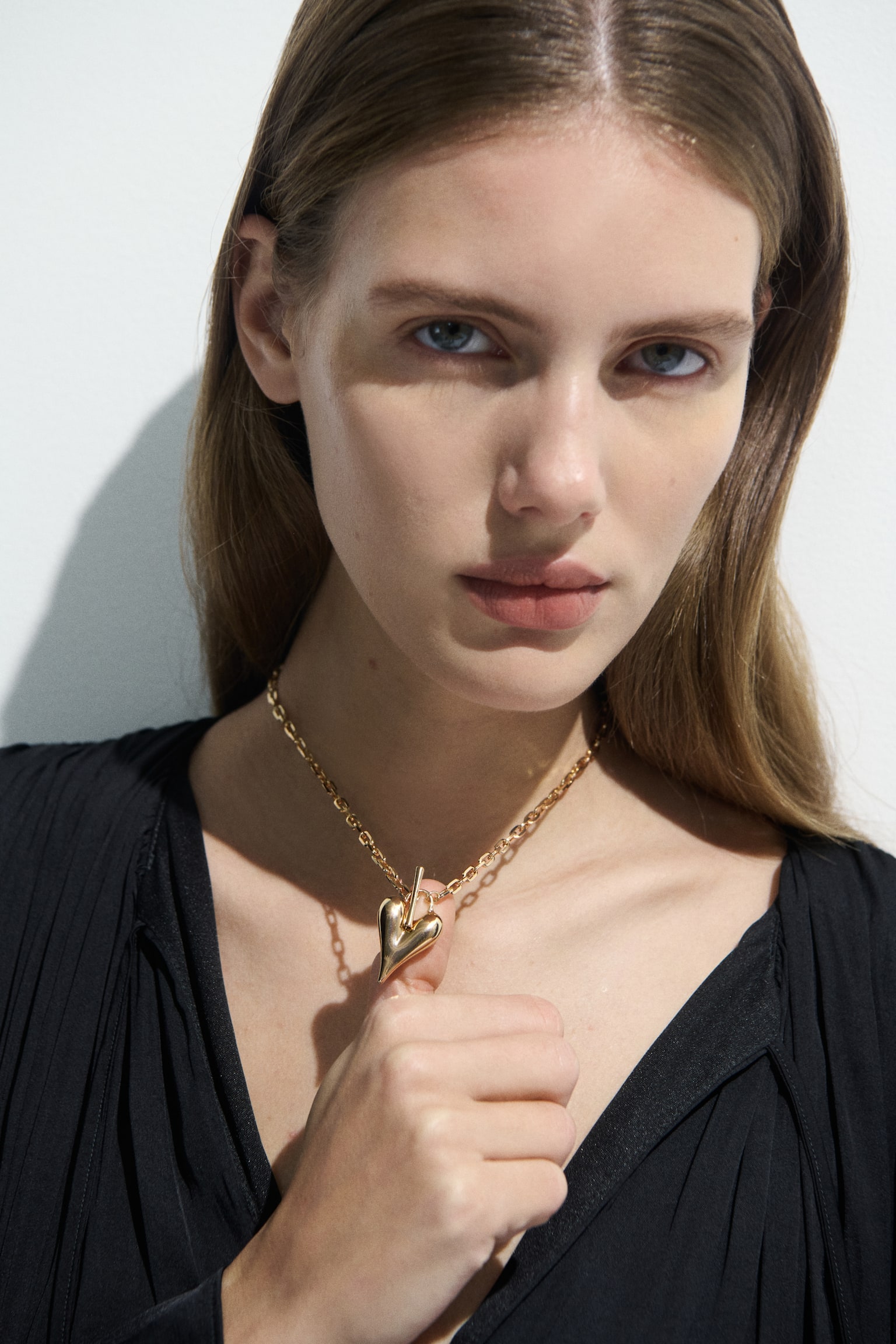 Heart-pendant chain necklace - Gold-coloured - 1