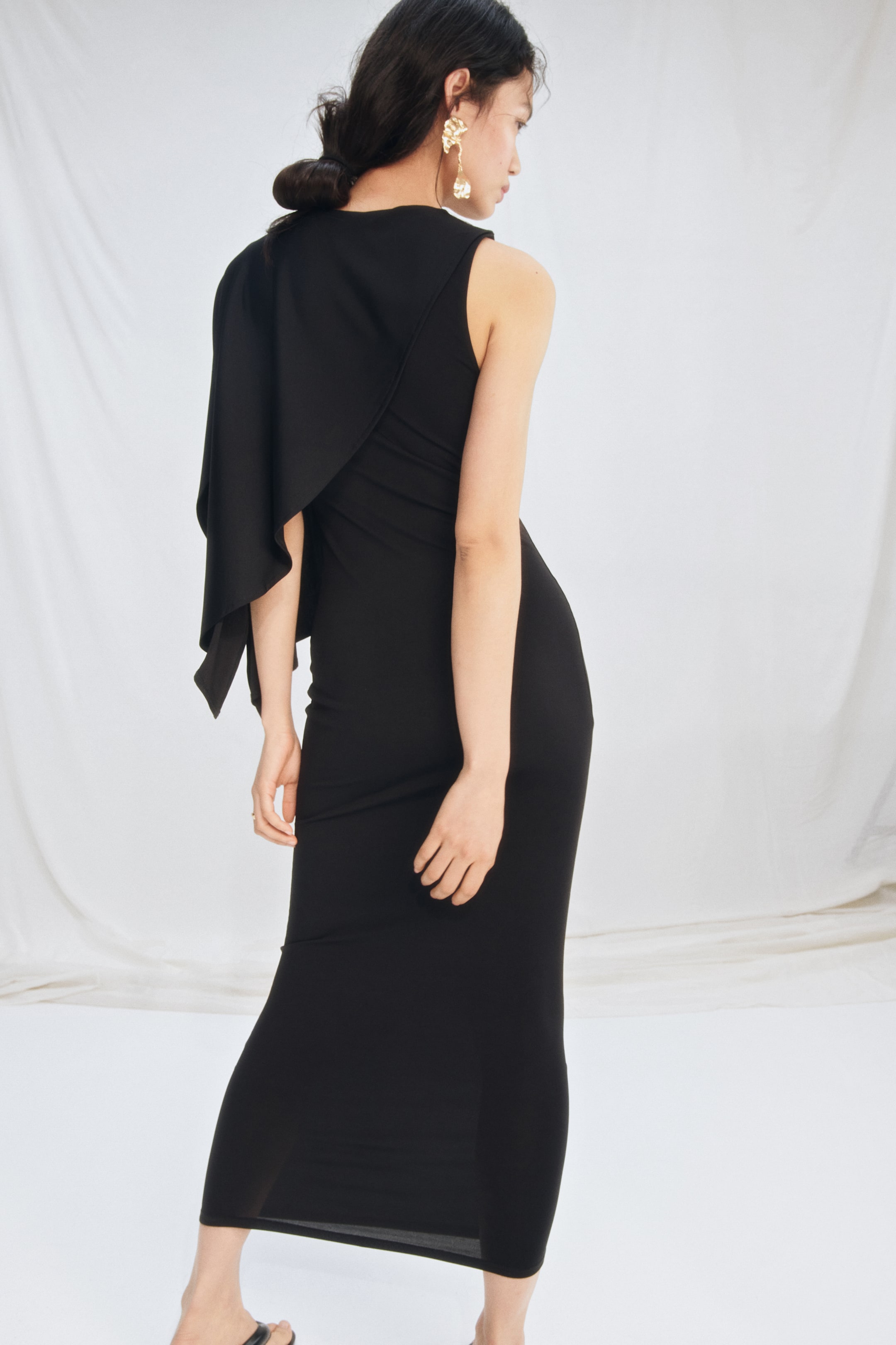 Женские платья H&M Asymmetric Cape-Detail Dress — фото 6