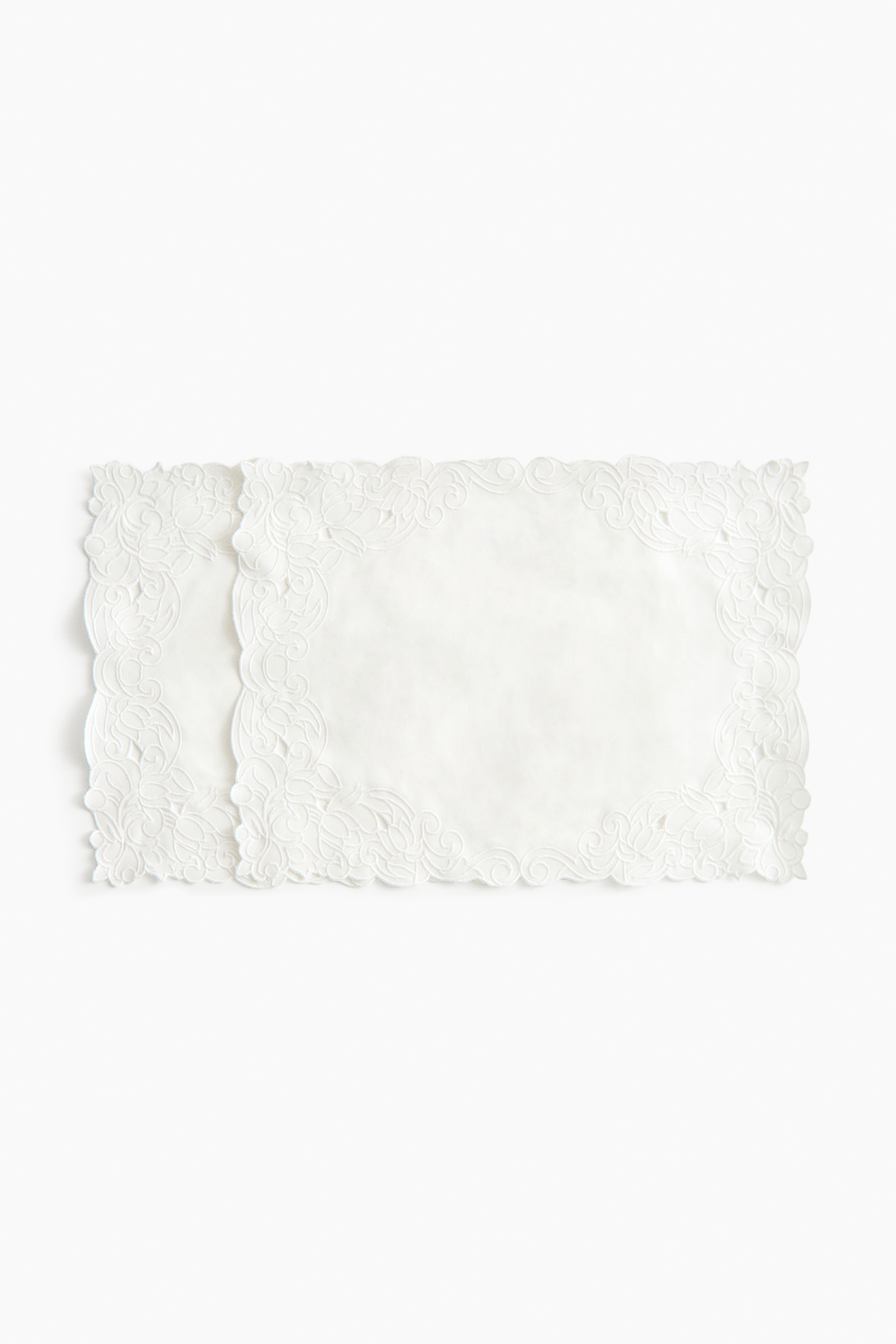 Lot de 2 napperons brodés