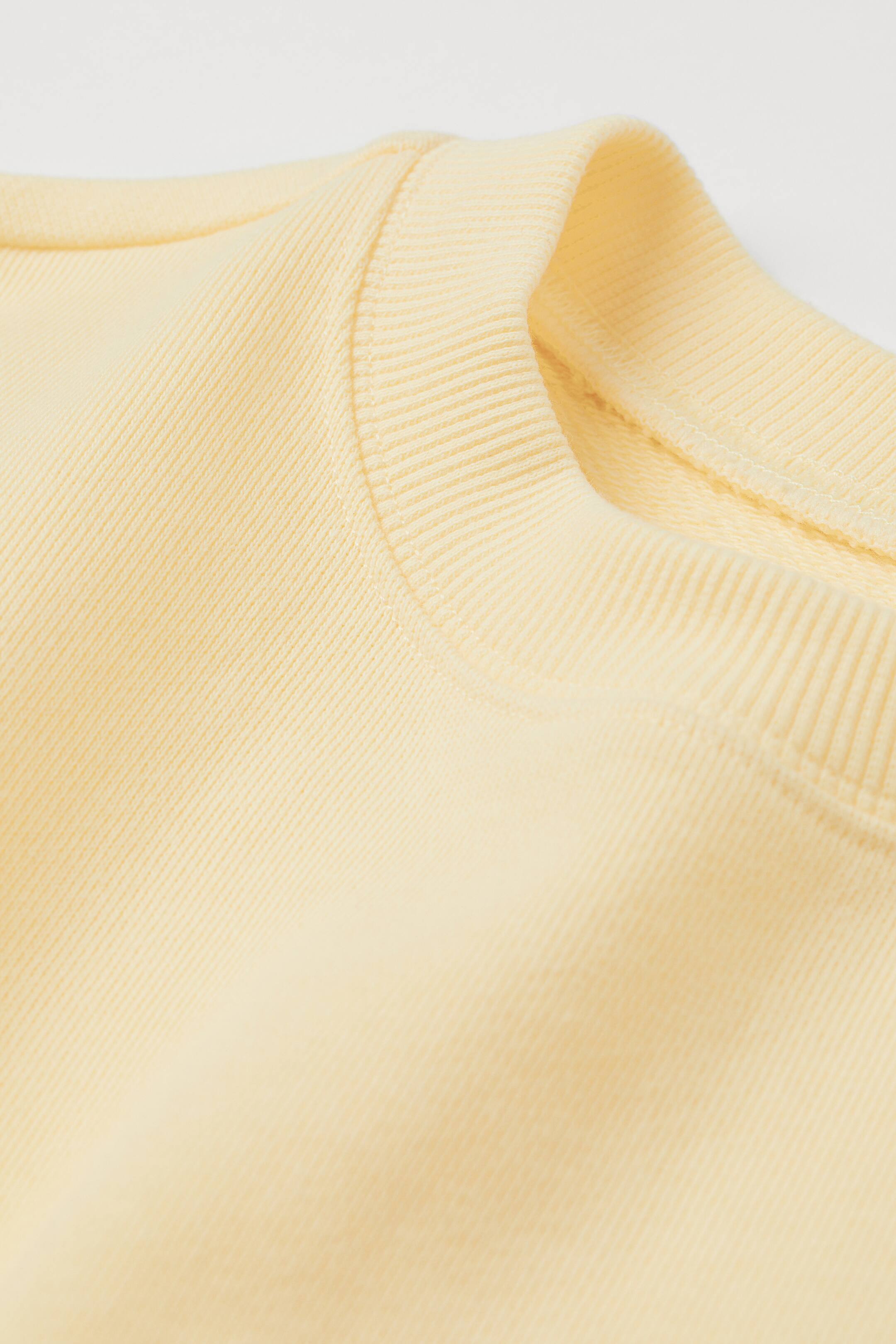 Oversized sports top - Round neck - Long sleeve - Light yellow - Ladies ...