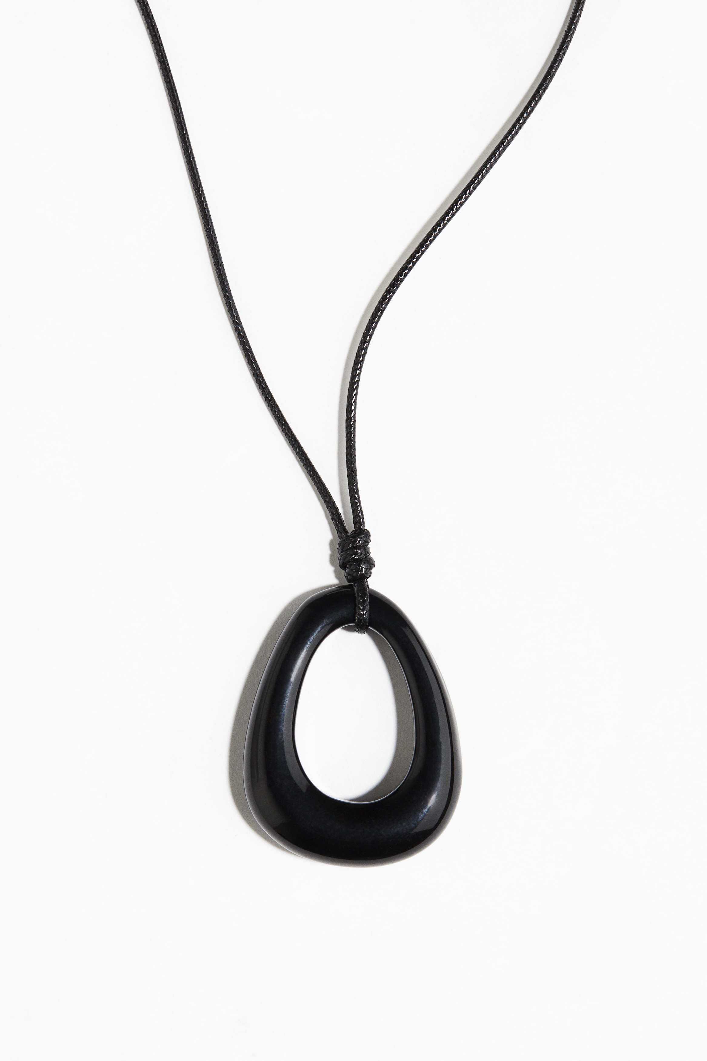 Pendant cord necklace