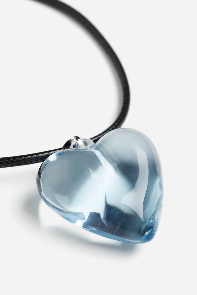 Kurze Halskette mit Anhänger - Hellblau/Herz - 3