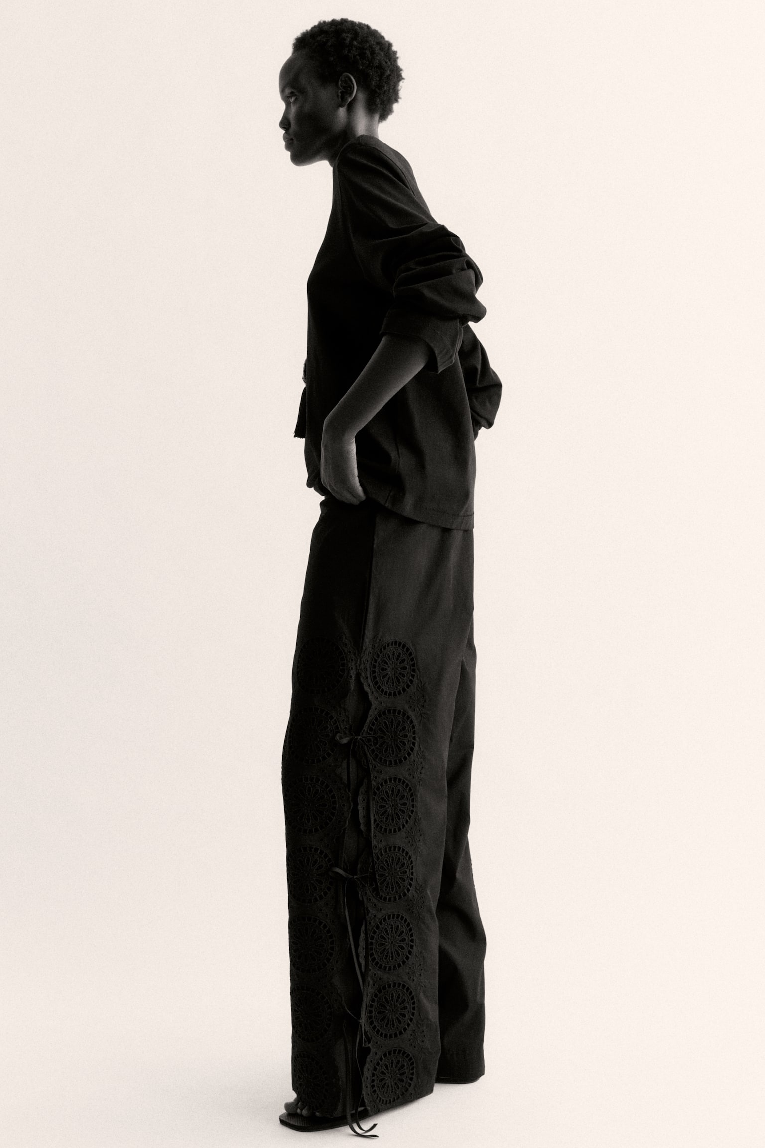 Женские брюки H&M Tie-Detail Pants with Eyelet Embroidery, цвет: Чёрный — фото 4