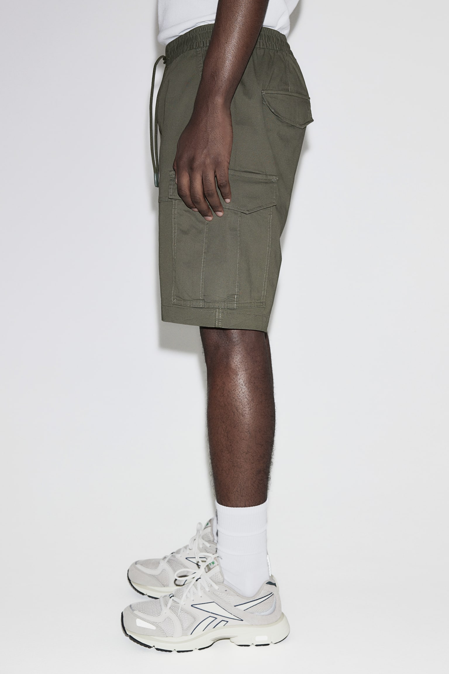 Regular Fit Twill Cargo Shorts - Khaki green/Black/Light beige/Dark grey - 5