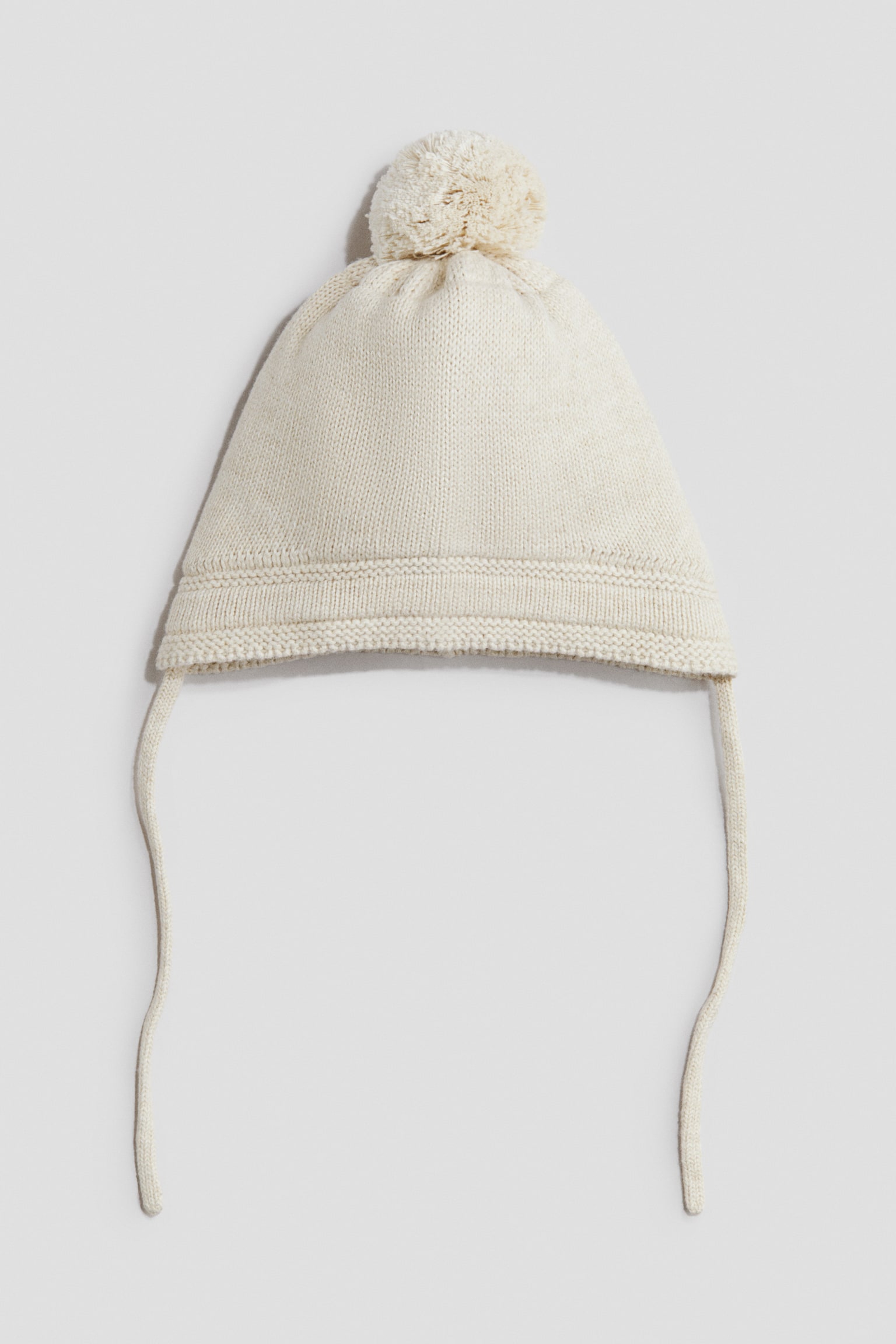 Knitted chin-tie beanie - Cream/Dark dusty pink
