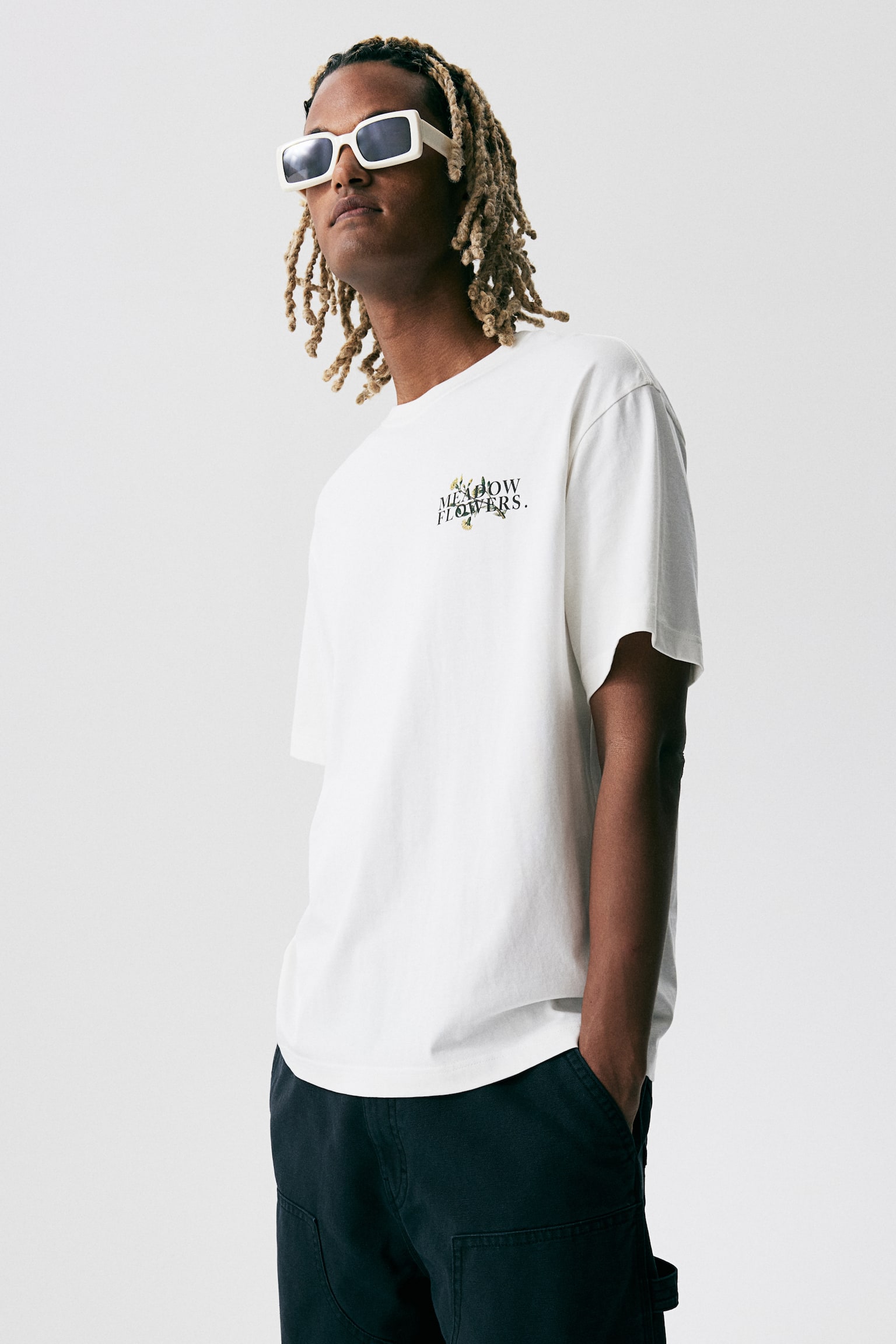 Loose Fit Printed T-shirt - White/Meadow Flowers/White/Flowers/White/Aesthetically Pleasing/Greige/Imagine/Black/Fortuna/Dark brown/Peer Peepz/White/Mortazza/White/Good Times/Light beige/Riddance/White/Less is More/White/Nostalgia/Black/Saint Louis/White/One Winner/White/Holidays/Black/Palm tree/White/Aura Artist House/White/White/NYC Run Club/Cream/Balance Focus - 7