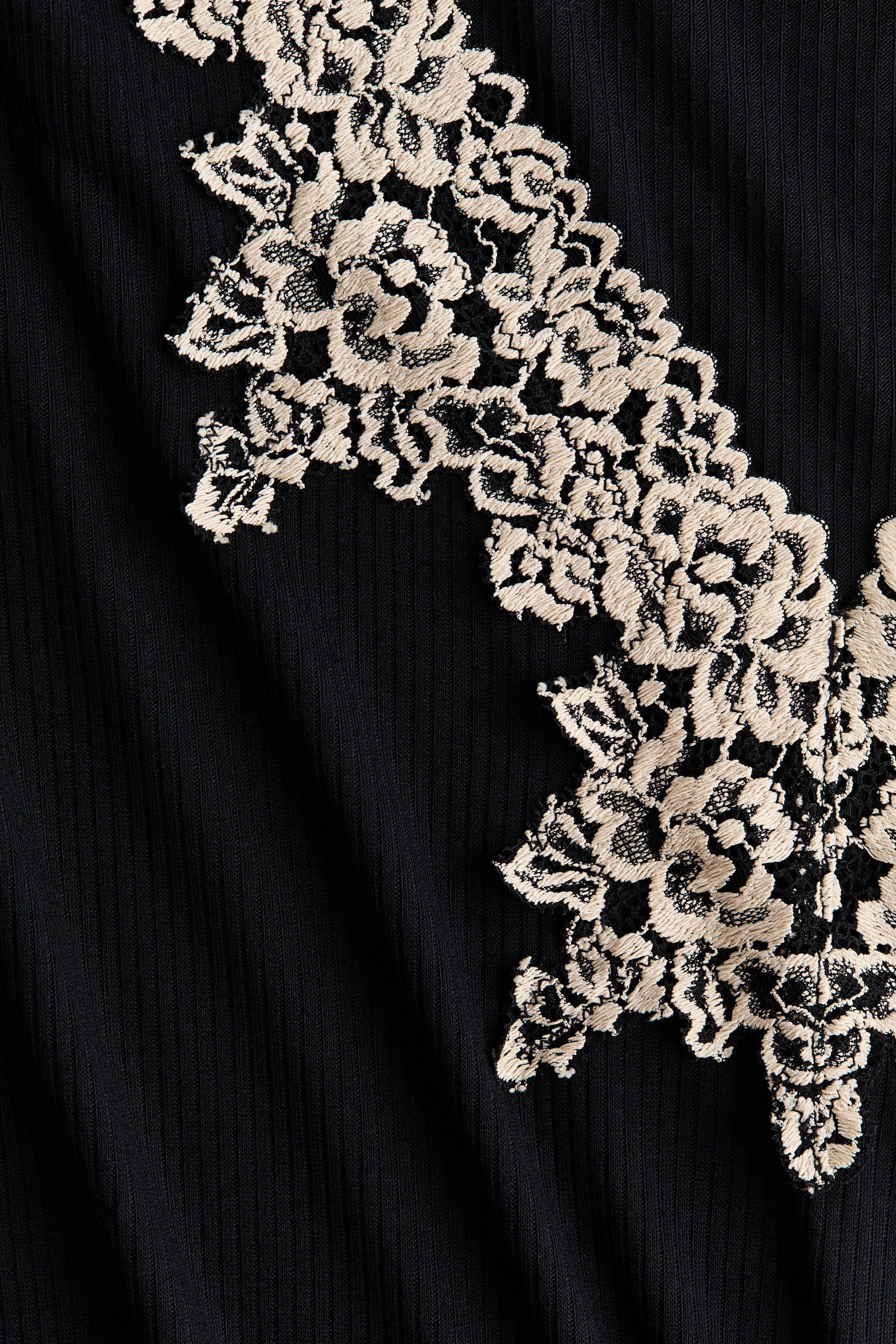 Haut en tricot côtelé avec dentelle