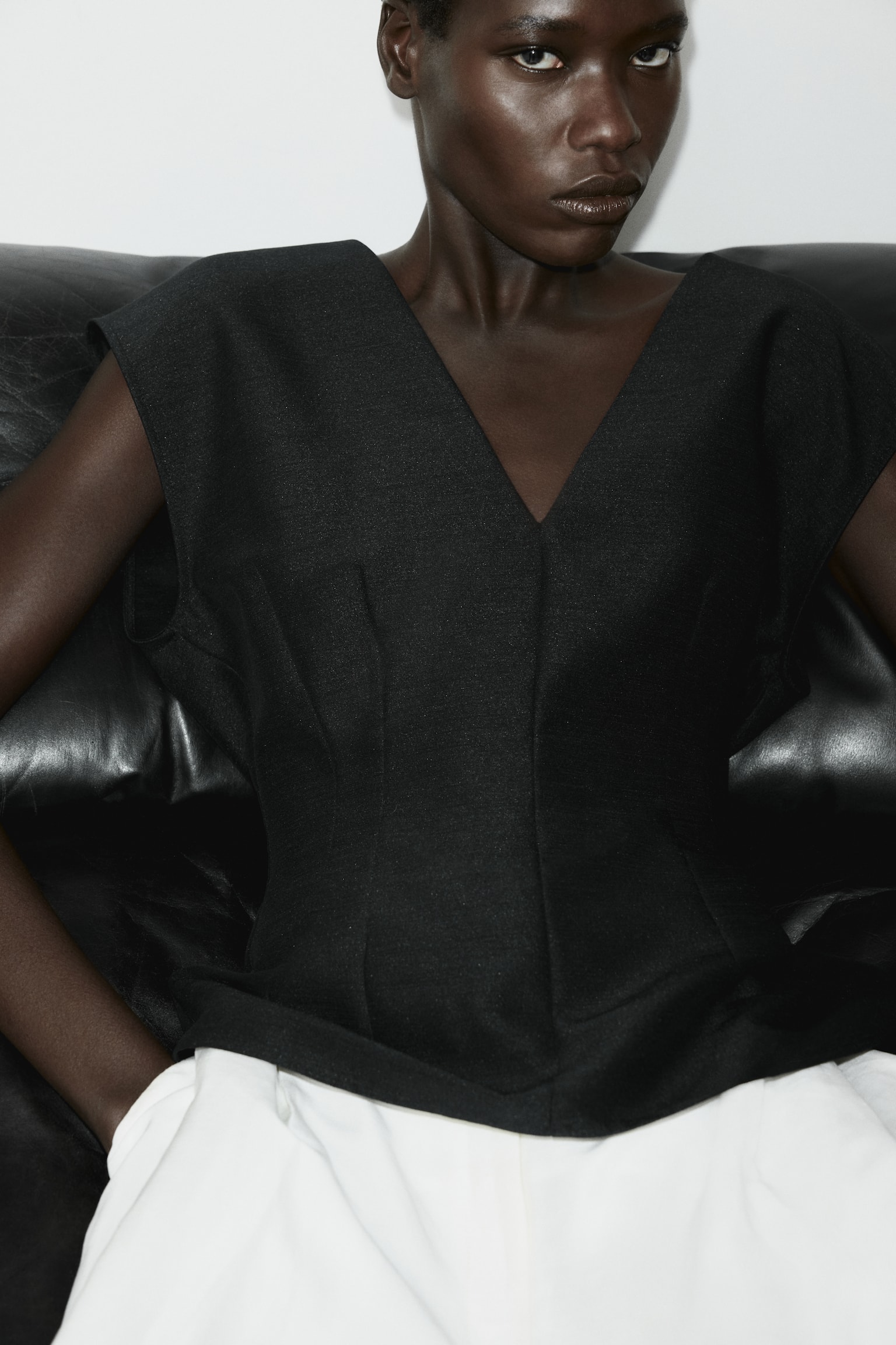 V-neck top - Black - 5