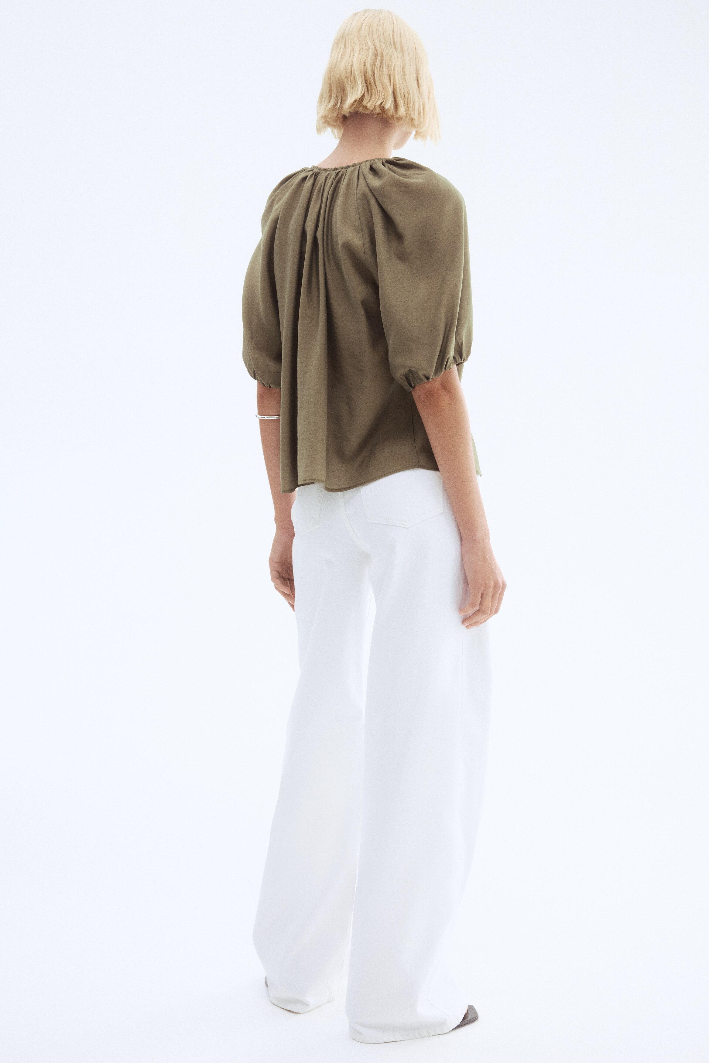 Balloon-sleeved blouse