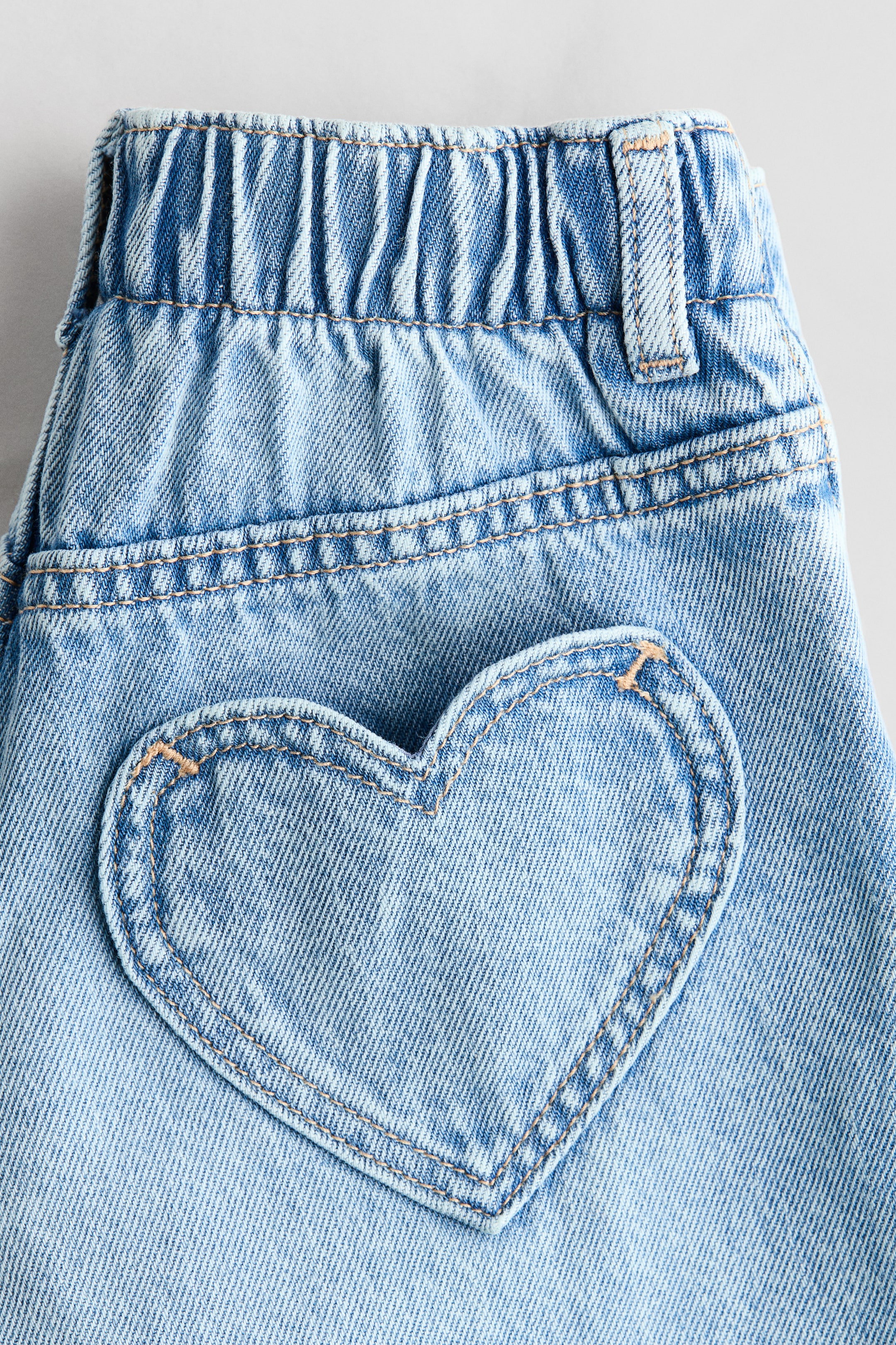 Loose-Fit Barrel Jeans
