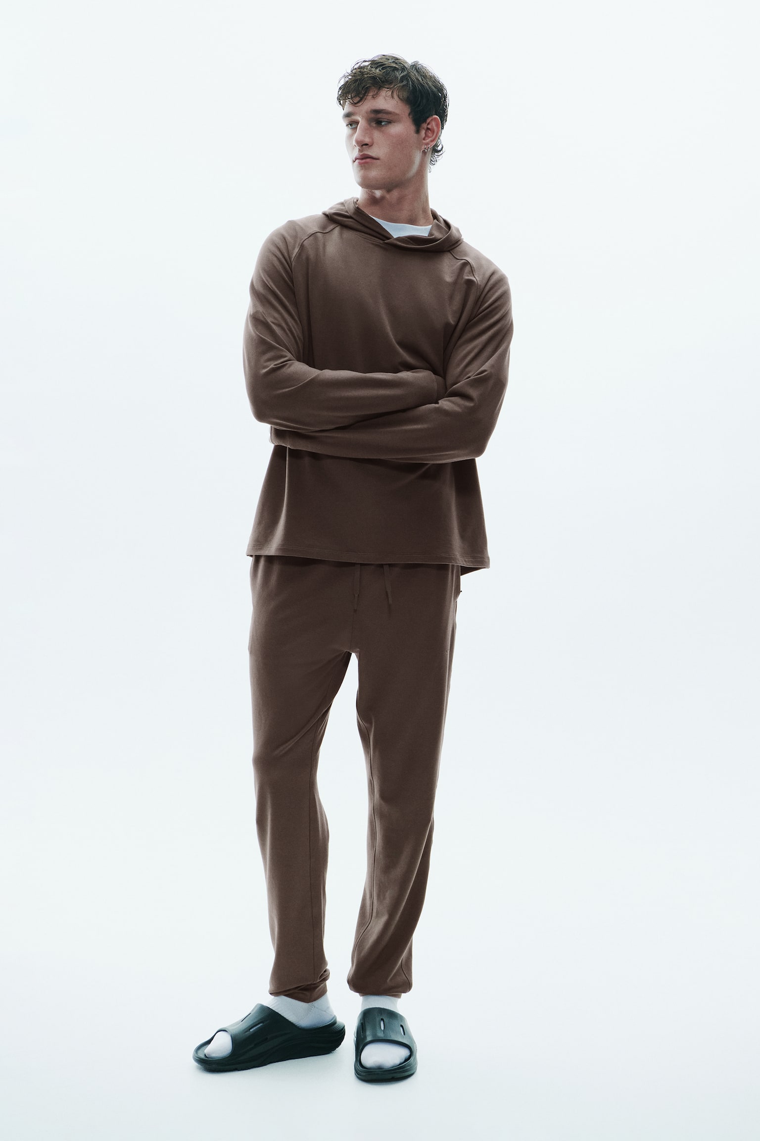 Мужское худи H&M Regular-Fit Sports Recovery with DryMove™, цвет: Серо-коричневый — фото 4