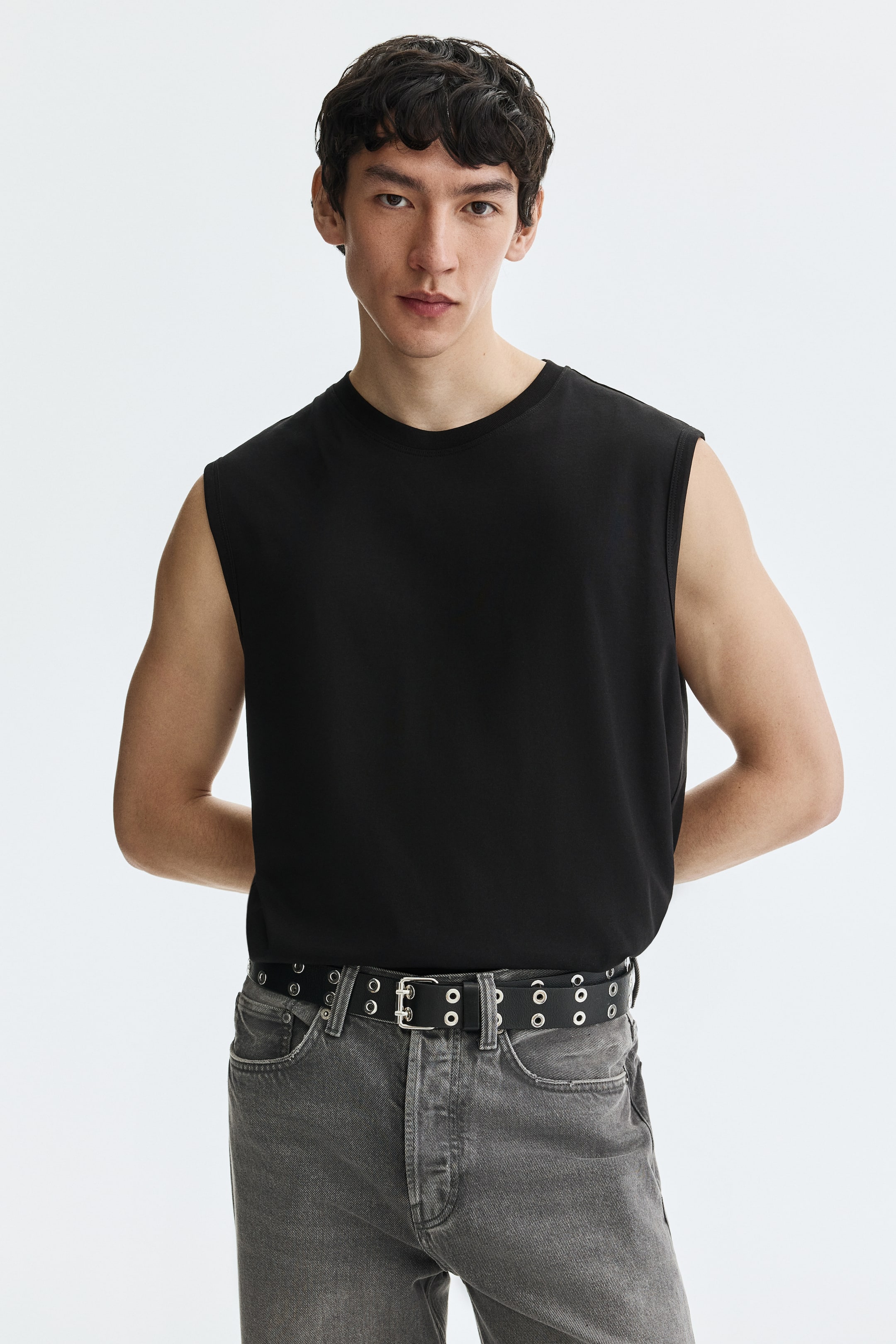 Büyük resmi görüntüle: COOLMAX® Regular Fit Kolsuz Üst - Siyah - ERKEK | H&M TR 1