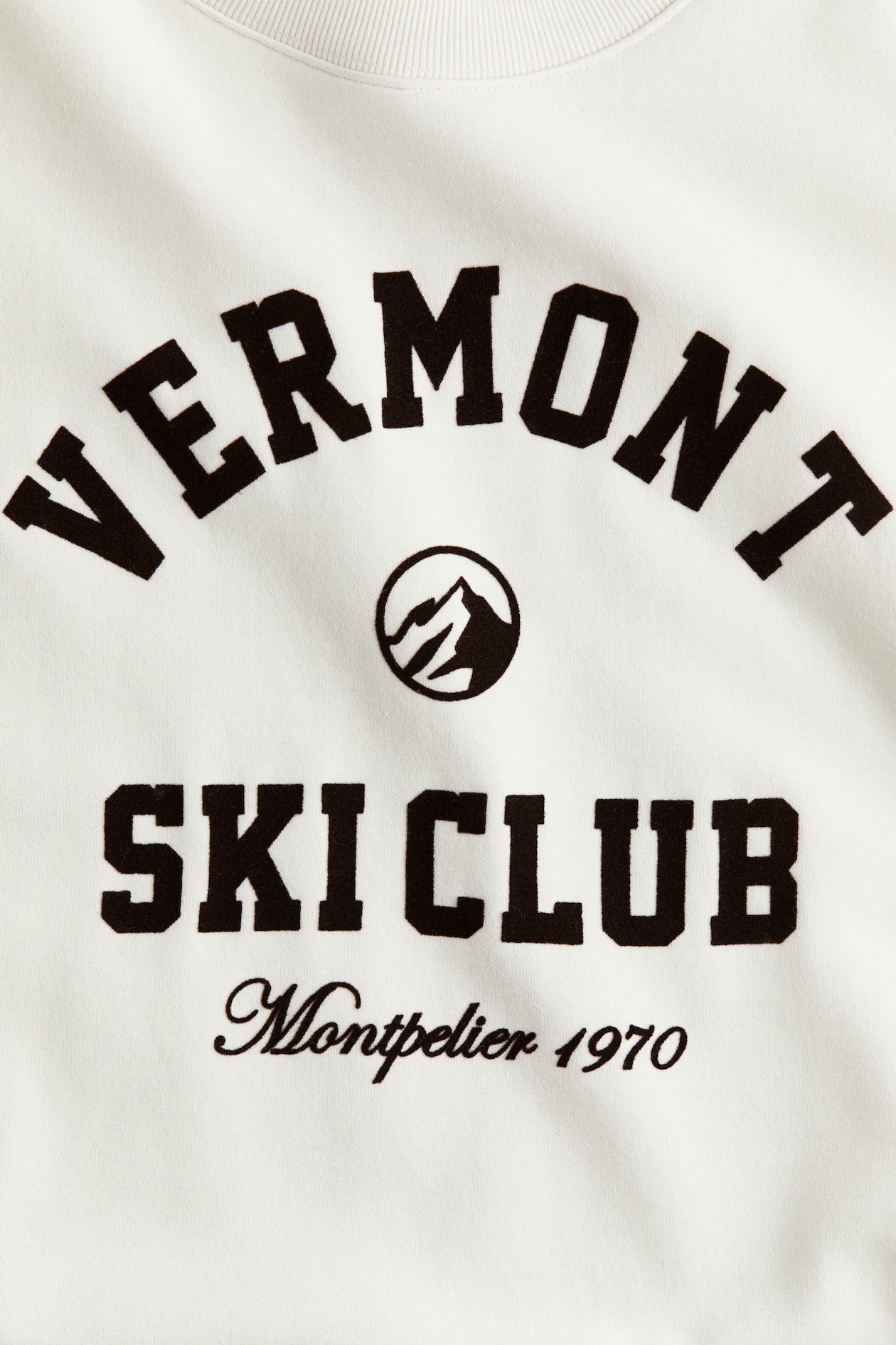 Sweatshirt with Text Motif - image 2