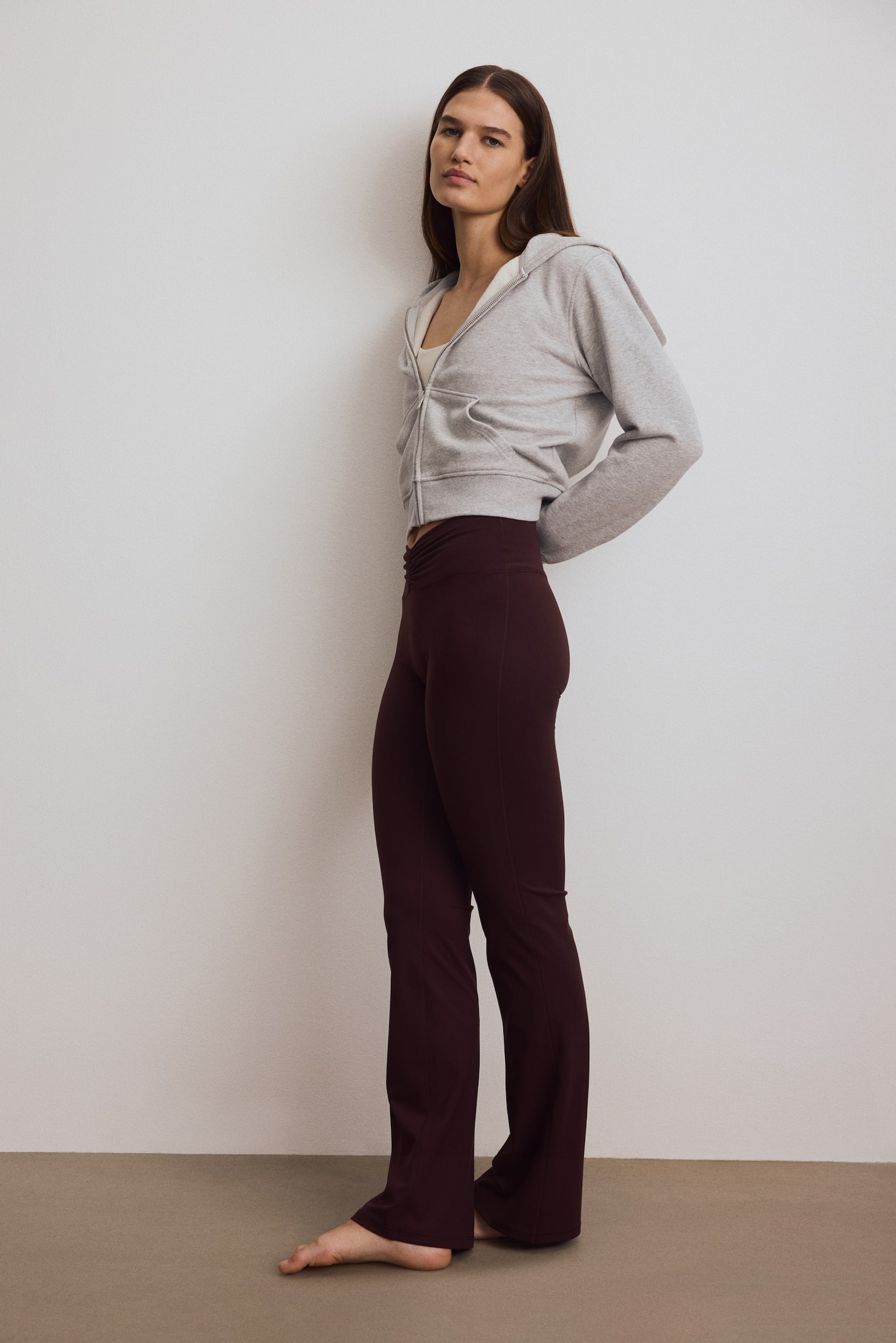 Flared yoga leggings with SoftMove™ - Chocolate plum purple  - 2