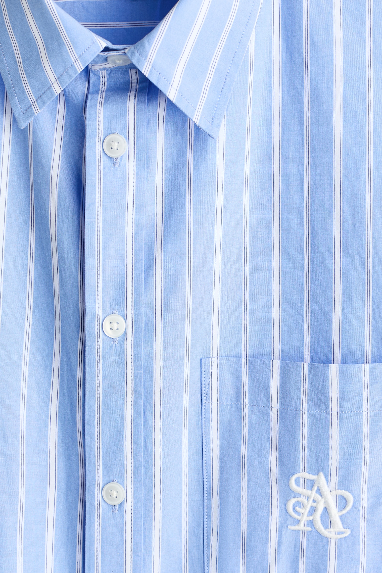 Мужская рубашка H&M Relaxed-Fit Poplin, цвет: Светлый синий / Полосатый — фото 6