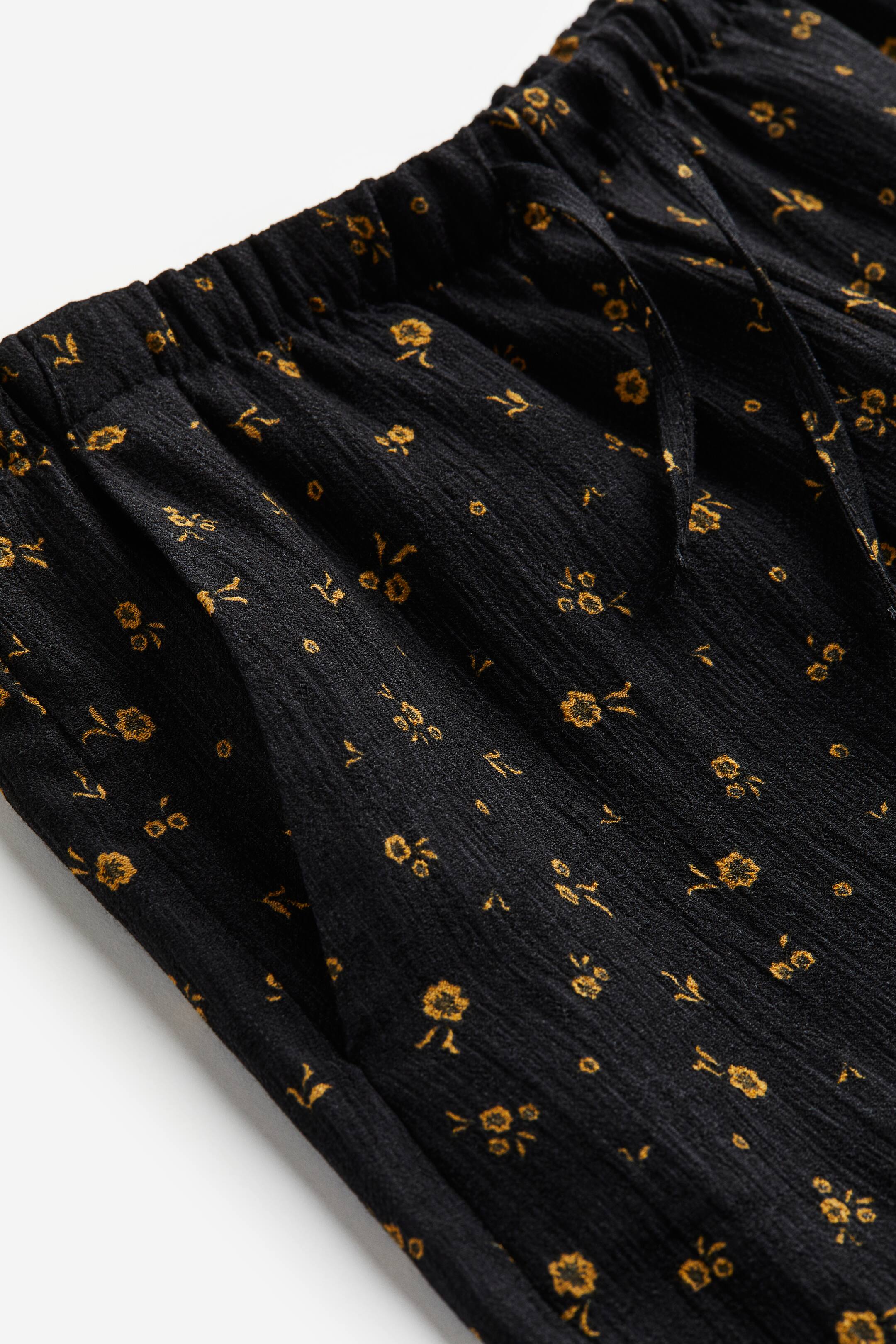 Xem ảnh lớn hơn: Quần dài Loose Fit - Màu đen/Hoa - Kids | H&M VN 2