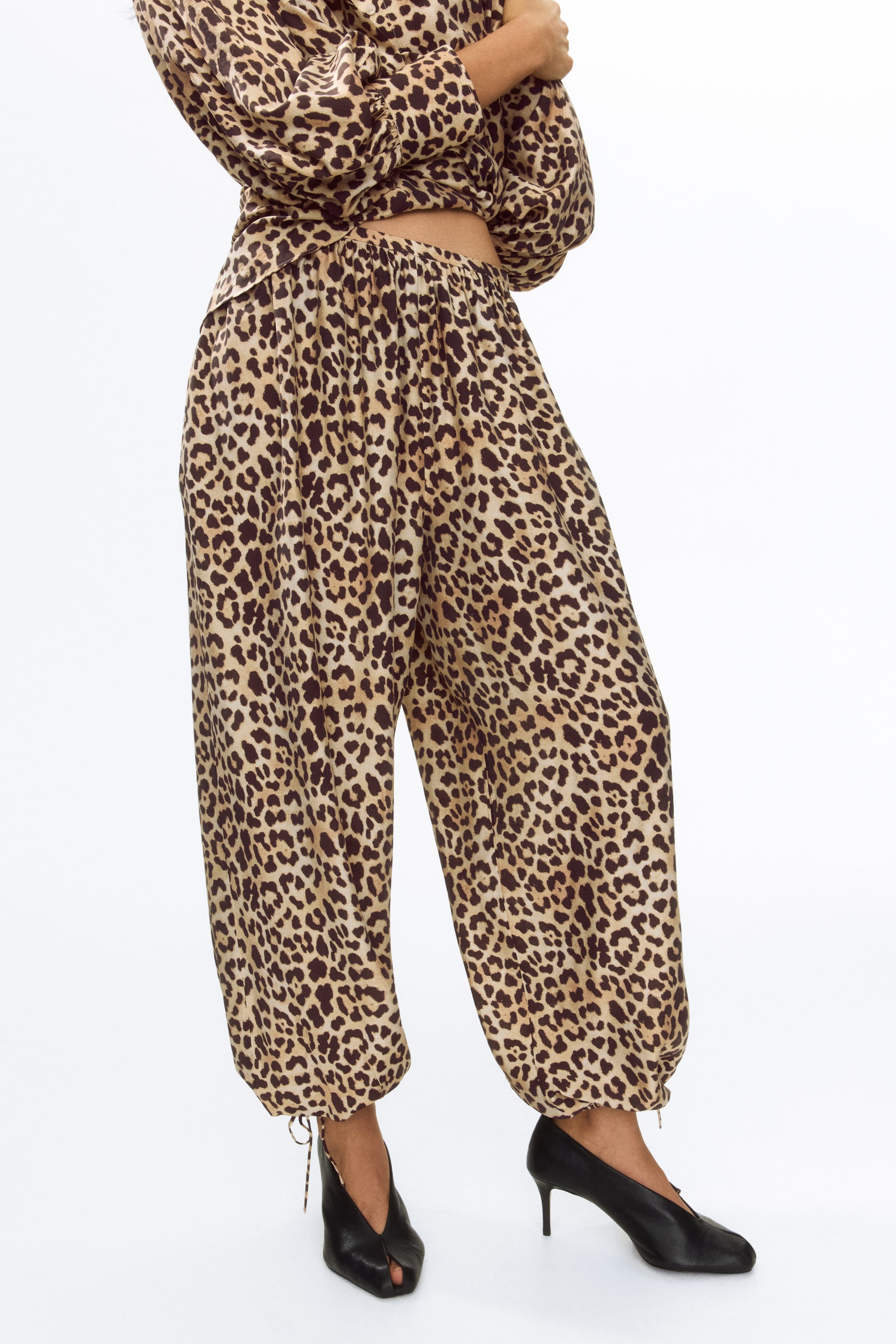 Barrel-Leg Pants