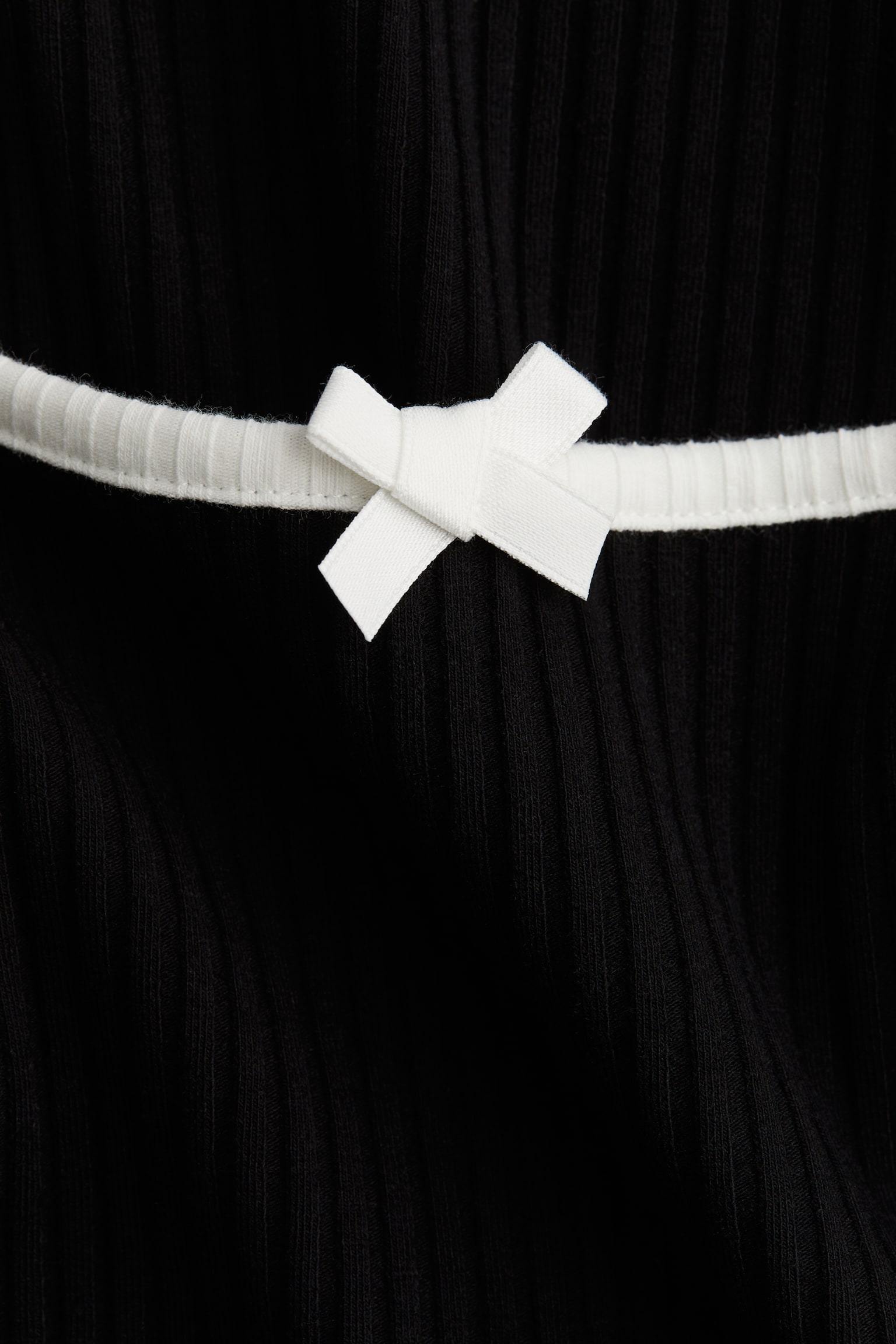 Женский топ H&M Ribbed Top with Overlocked Trim, цвет: Чёрный — фото 2