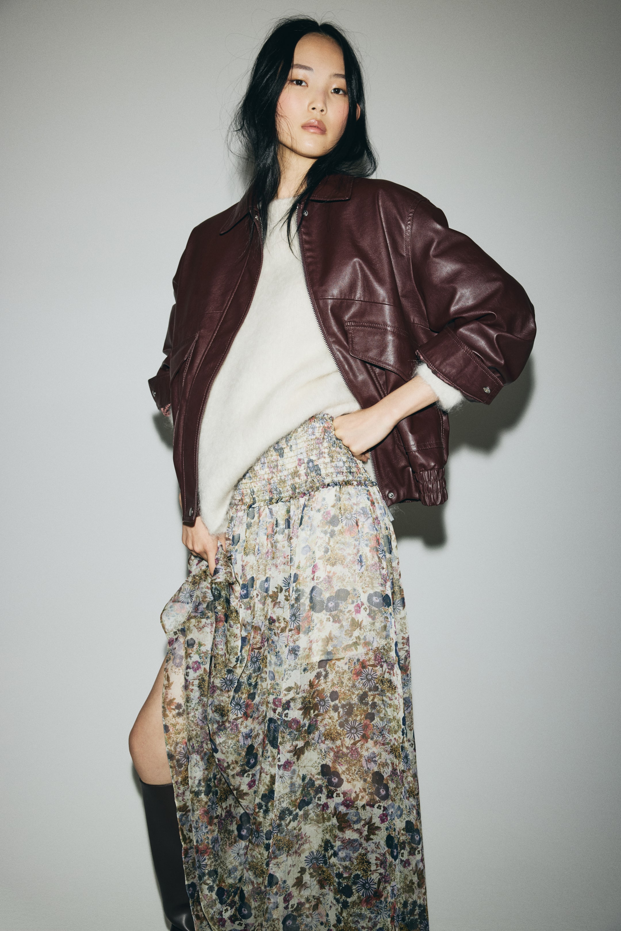 Voir une image plus grande: Jupe en crêpe avec taille smockée - Beige/fleuri - FEMME | H&M CA 2