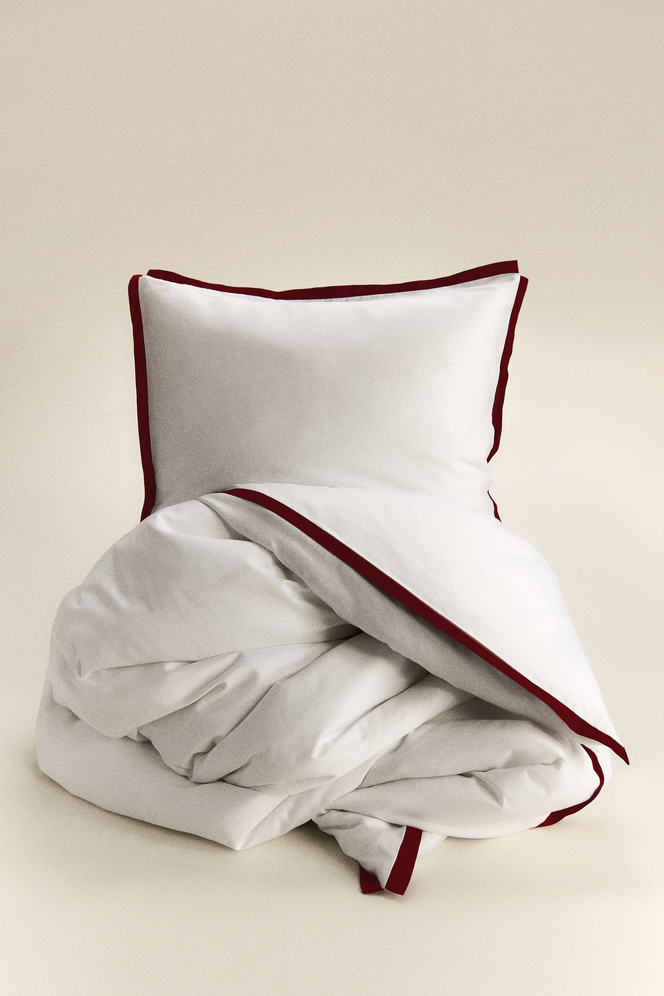 View larger image: Sateen single duvet cover set - White/Red - Home All | H&M 1