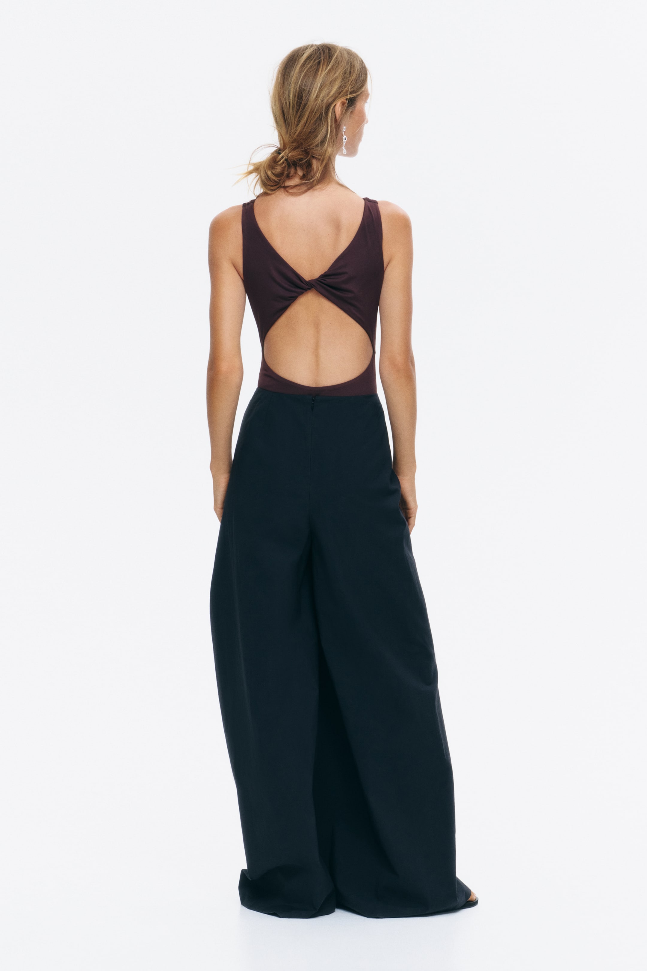 Maillot string avec détail torsadé