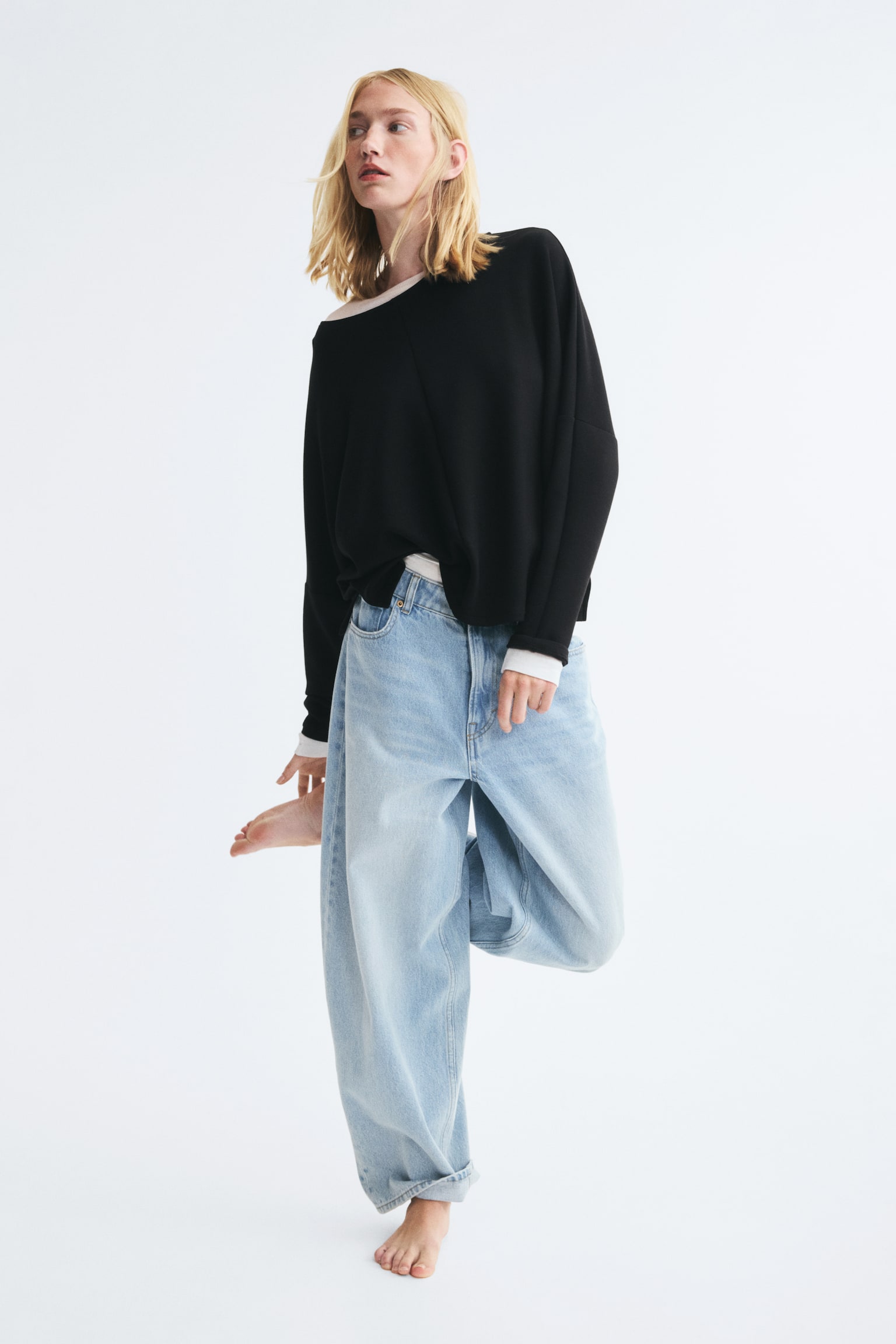 Женский свитшот H&M Batwing-Sleeved Scuba, цвет: Чёрный — фото 4