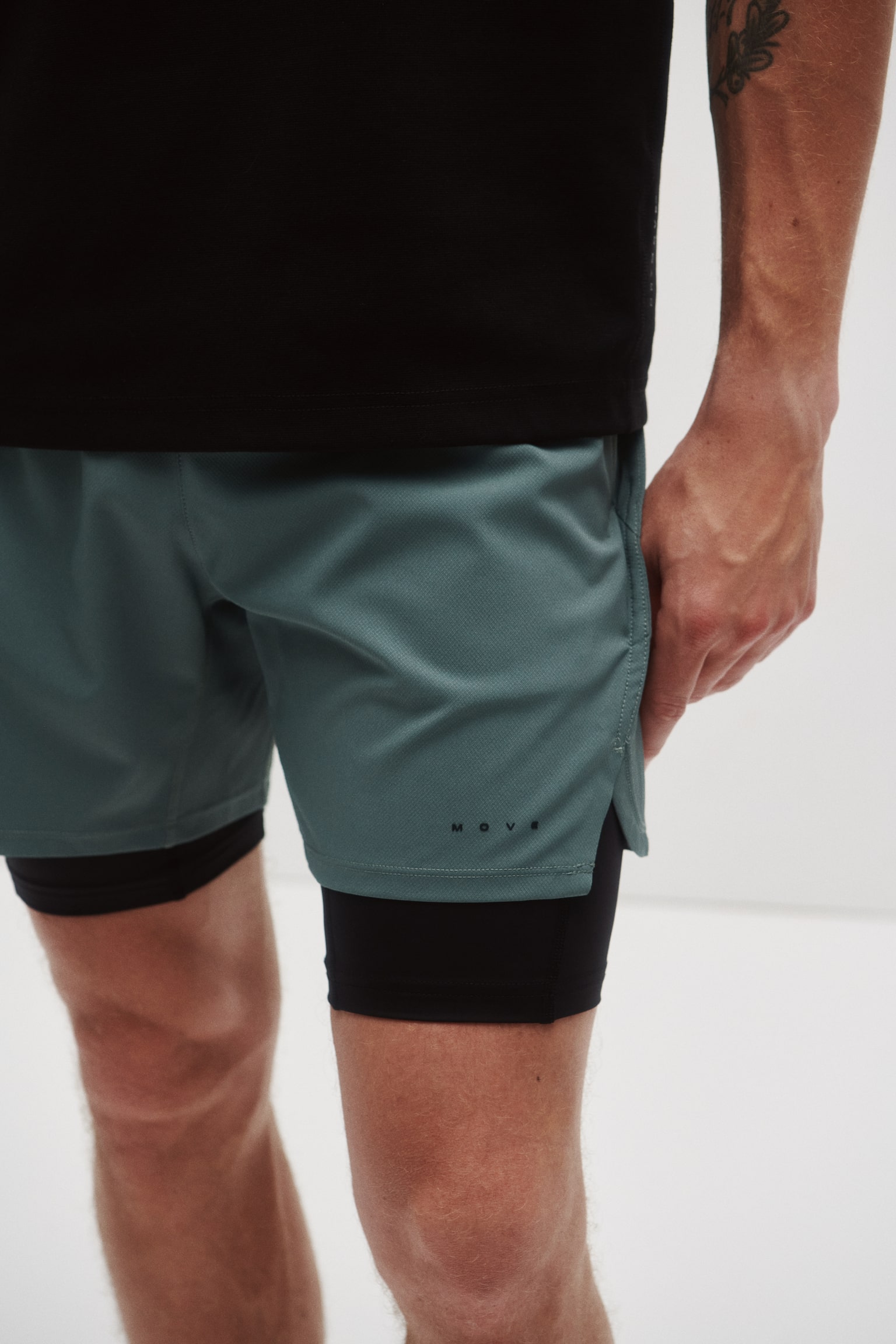 Двошарові спортивні шорти DryMove™ - Приглушений зелений/Чорний/Коричневий/Приглушений сірий/Темно-сірий/Бежевий/чорний - 1