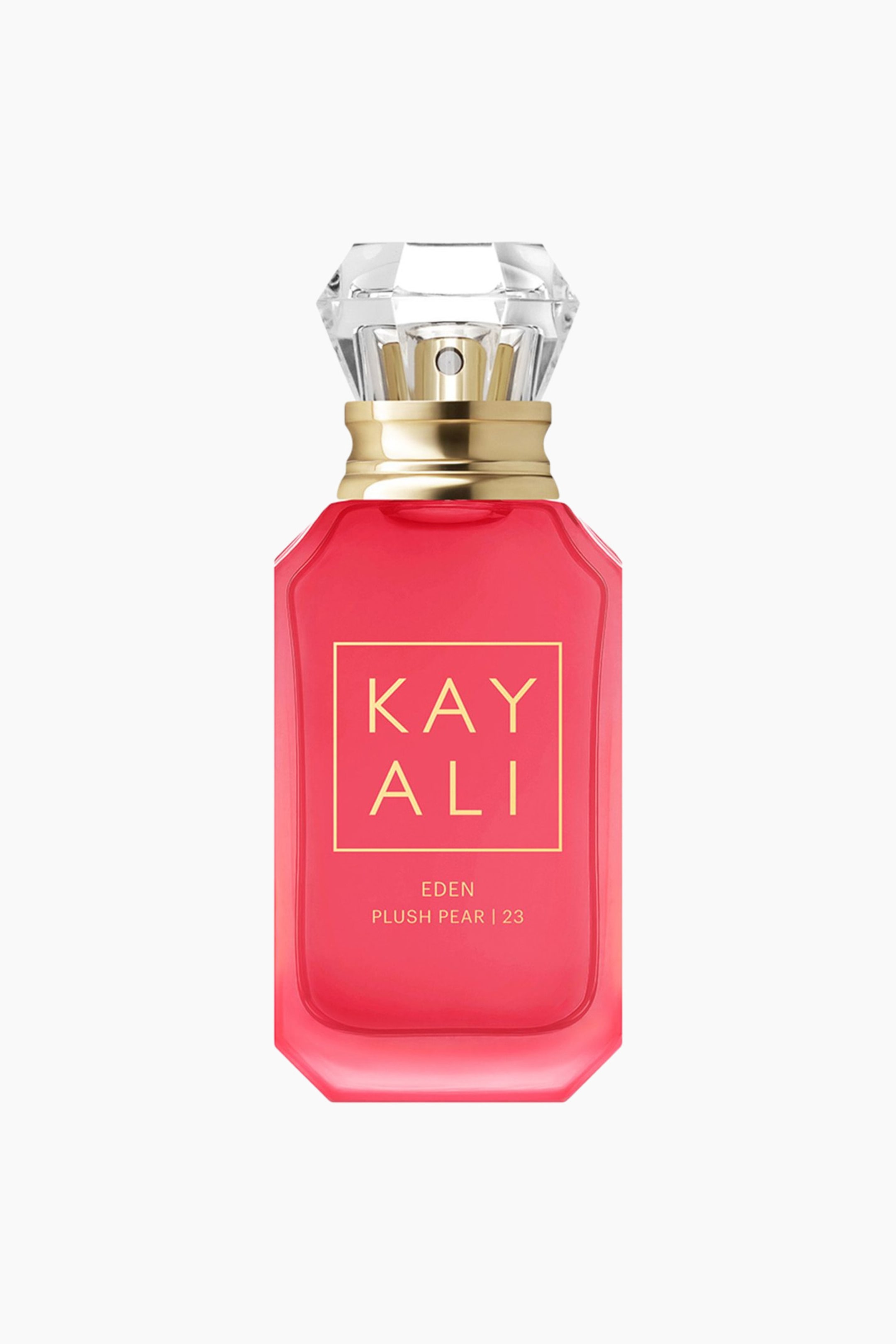 Vis større bilde: En rektangulær parfymeflaske, vendt fremover, er fylt med en livlig rosa væske og har en gullfarget hals og en klar, fasettert diamantformet kork. Foran på flasken vises 'KAYALI' innenfor en gullfarget rektangulær ramme, med 'EDEN PLUSH PEAR | 23' trykt nedenfor.