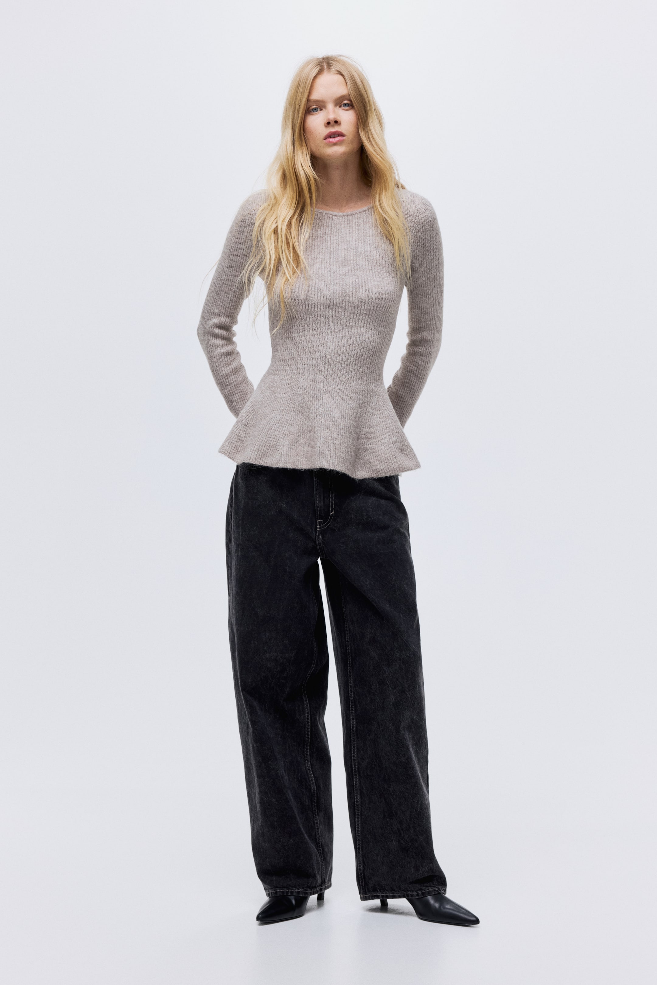 View larger image: Curvy Fit Baggy High Jeans - Black - Ladies | H&M GB 2