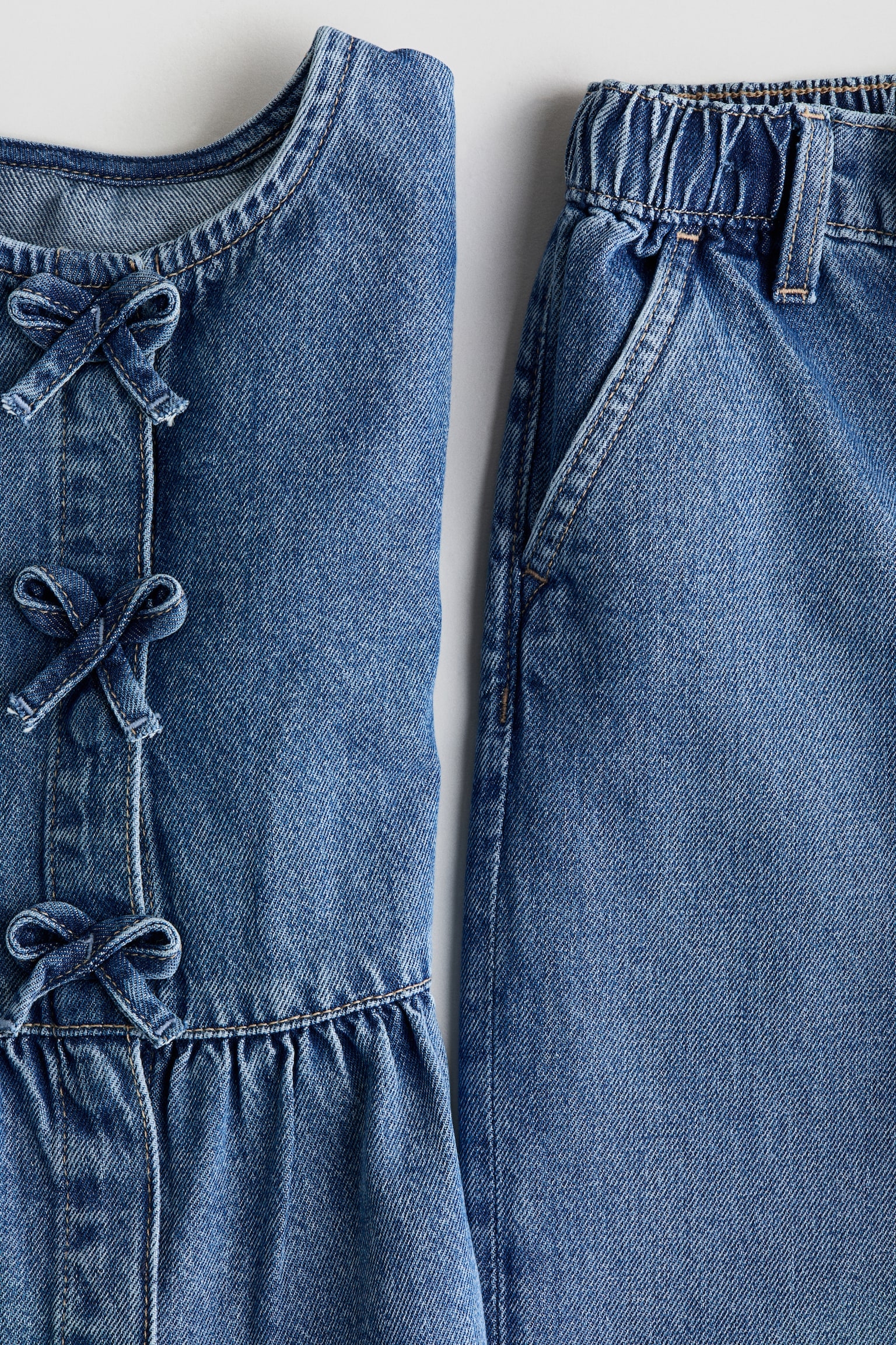 Детские комплекты H&M 2-Piece Bow-Detail Denim Set, цвет: Джинсовый синий — фото 8