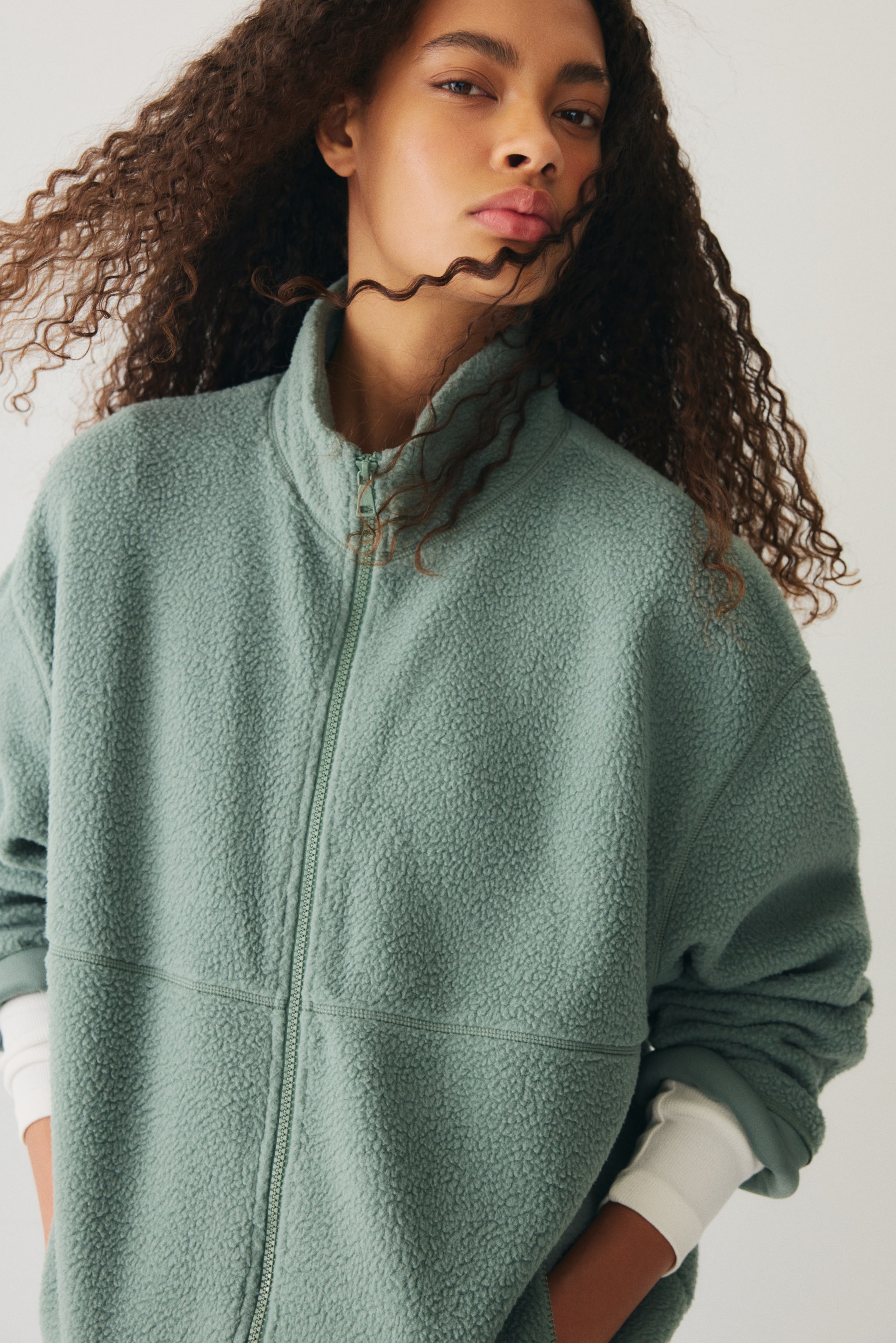 Zobraziť väčší obrázok: Teddy bunda - Tlmená smaragdovozelená - ŽENY | H&M SK 3