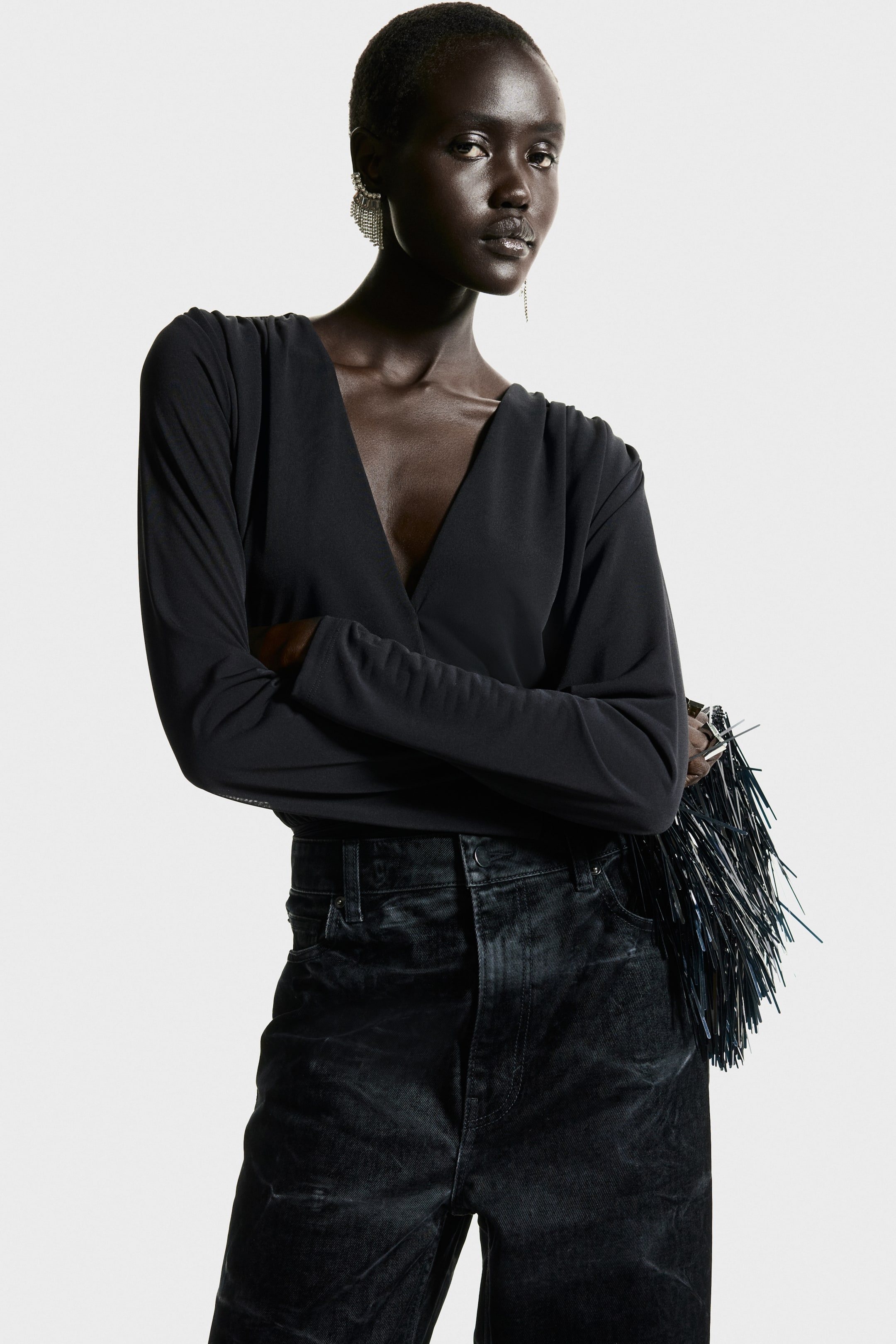 Visualizza immagine più grande: Draped V-neck thong body - Nero | H&M IT 1