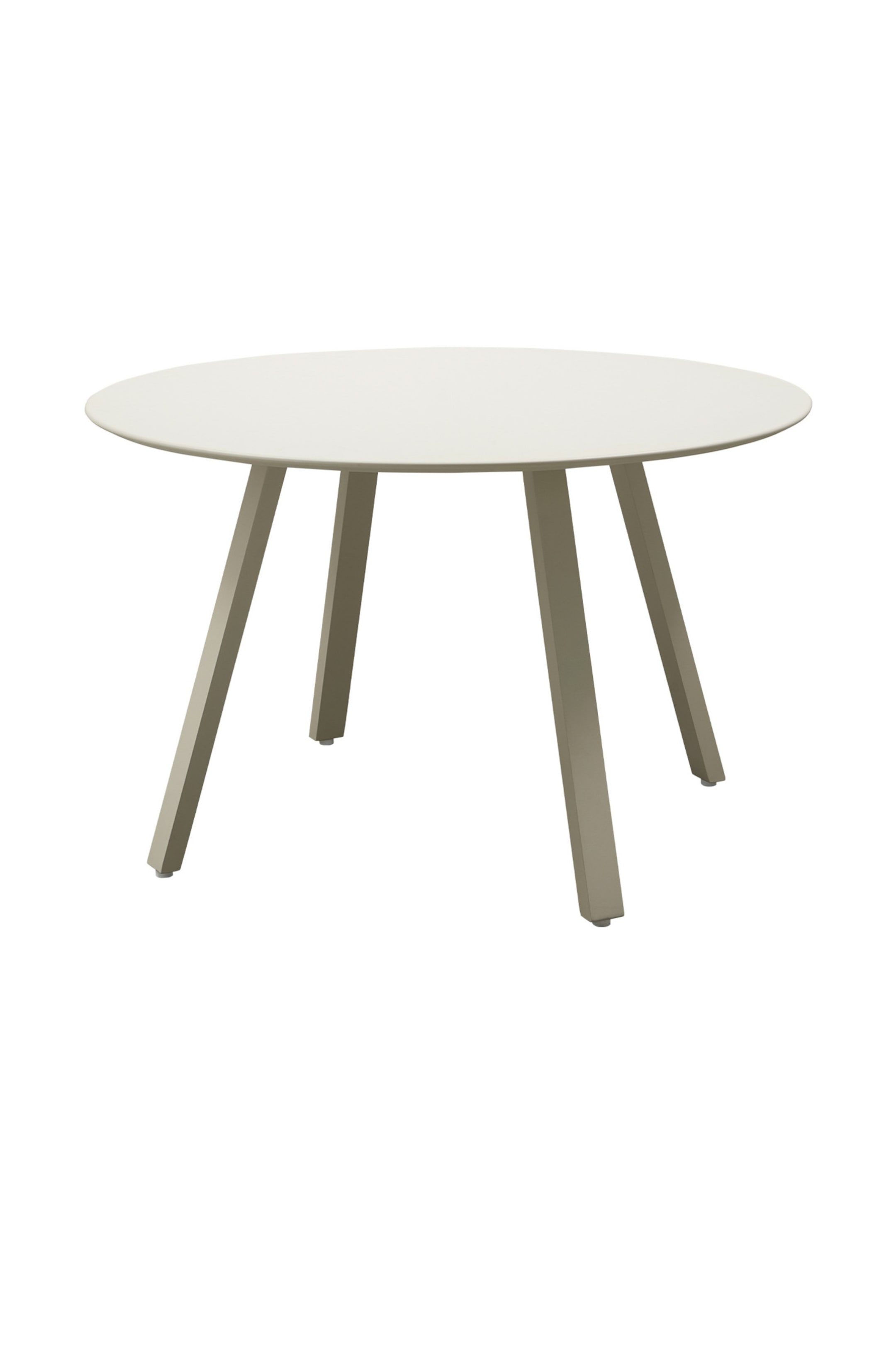 Größeres Bild ansehen: Ein runder Tisch hat eine helle beige Tischplatte und vier schräg stehende, rechteckige Beine in Taupe-Farbe, aus einem leicht overhead Blickwinkel betrachtet.