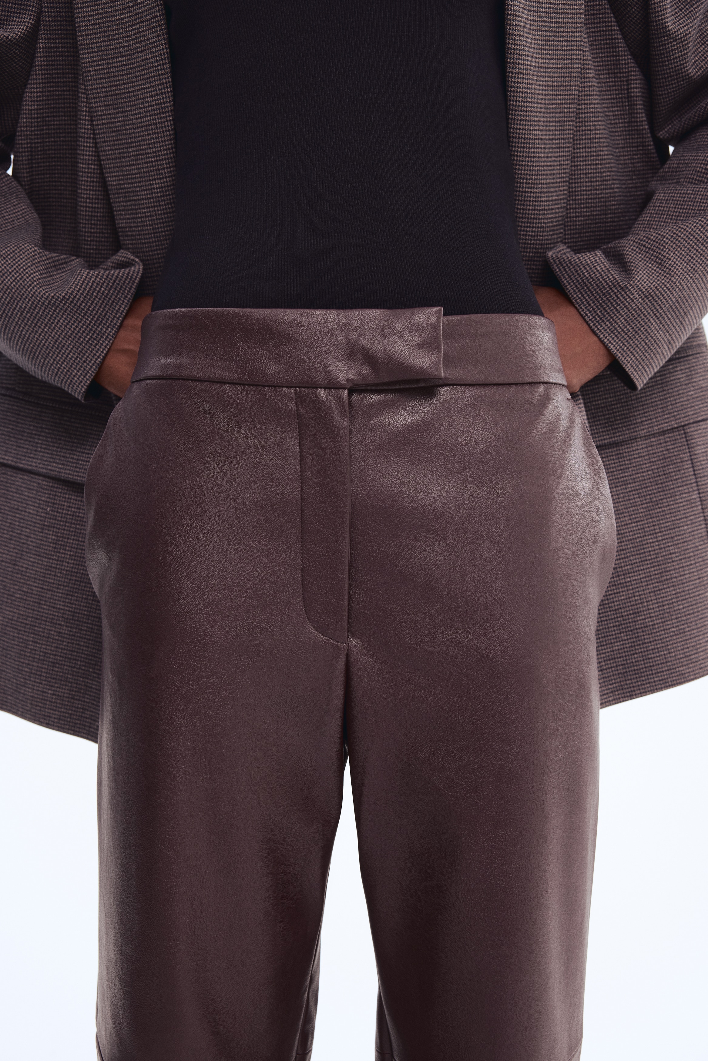 Straight-leg coated trousers