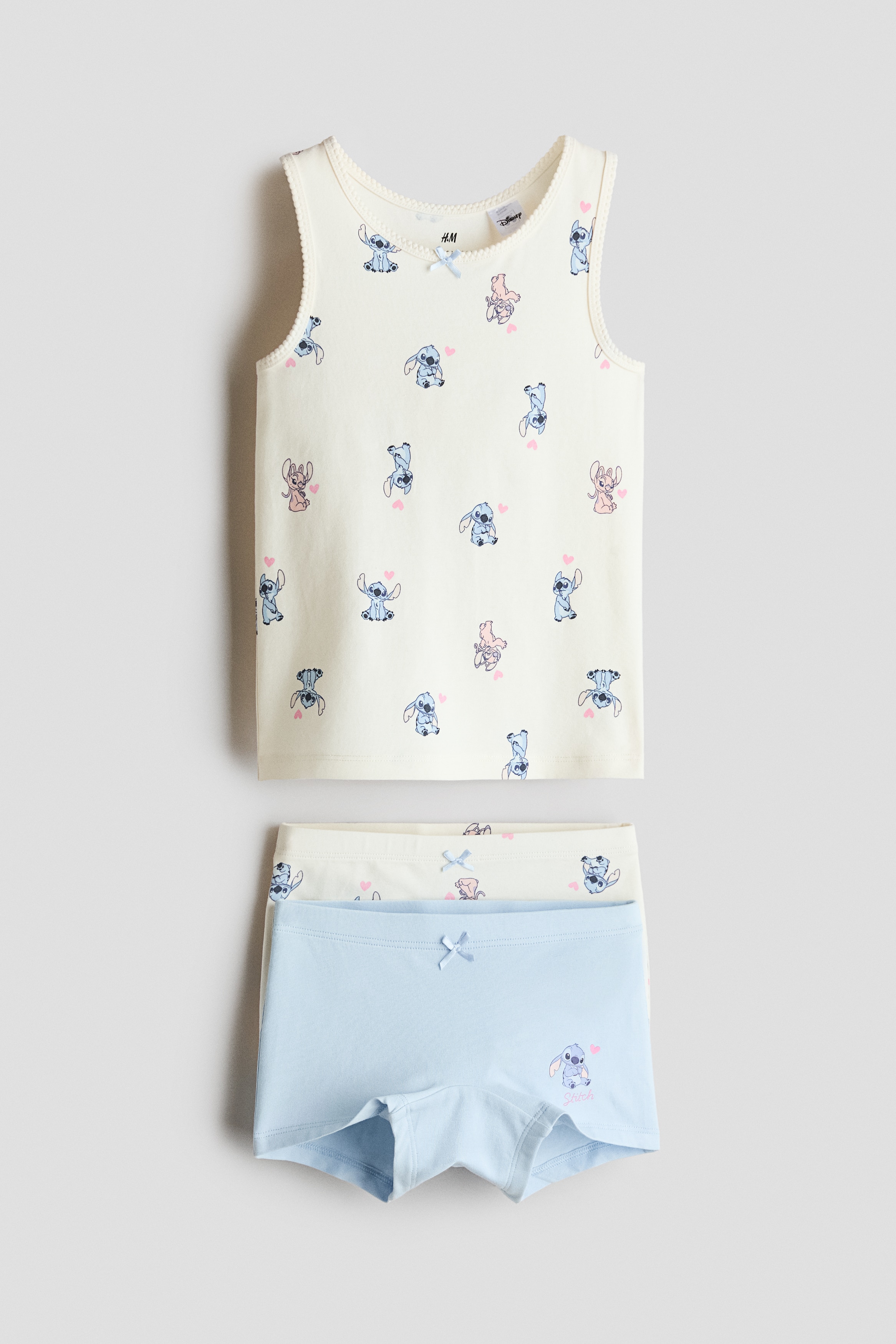 Комплект из трех предметов из хлопка.