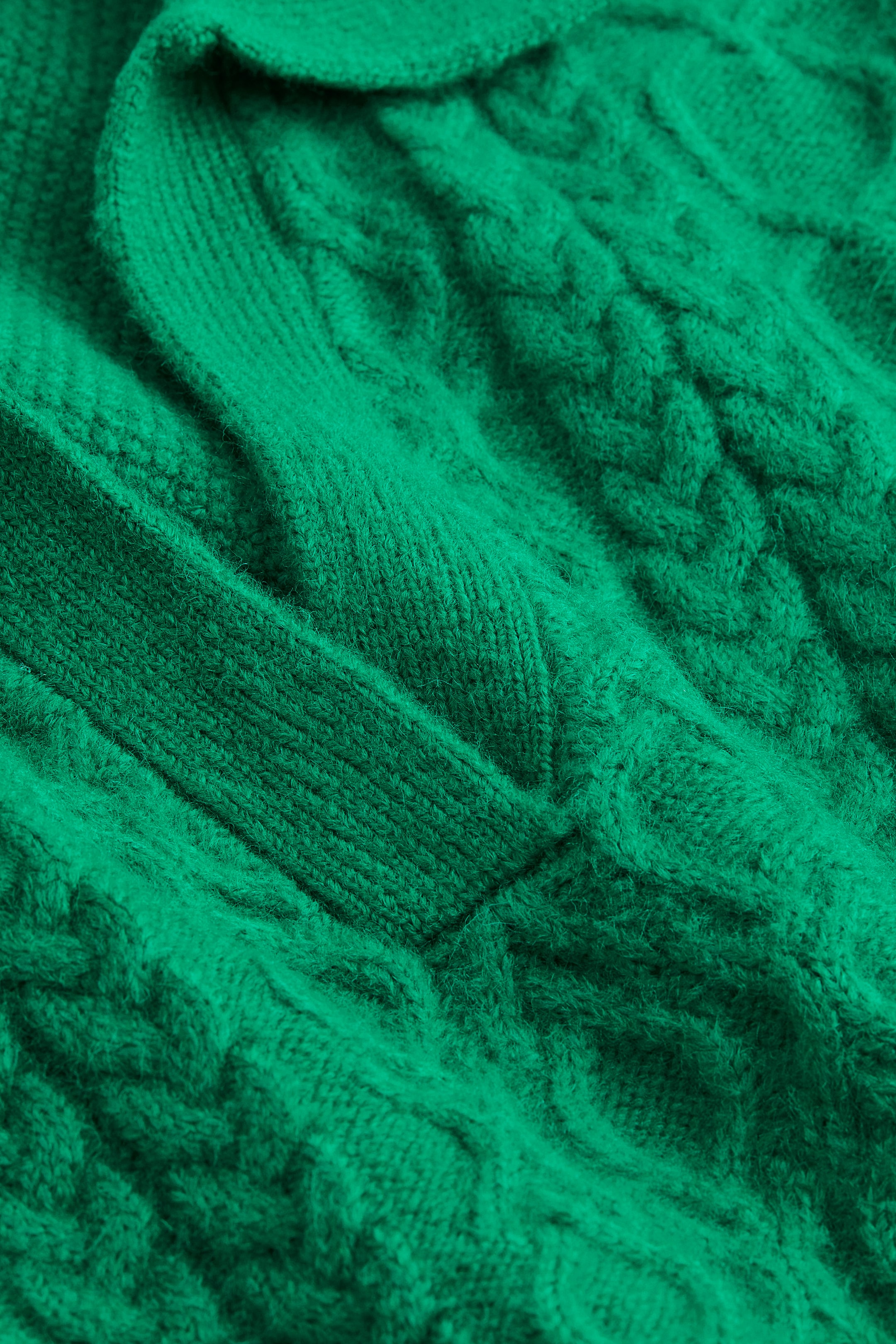 Cable-knit jumper - V-neck - Long sleeve - Green - Ladies | H&M GB