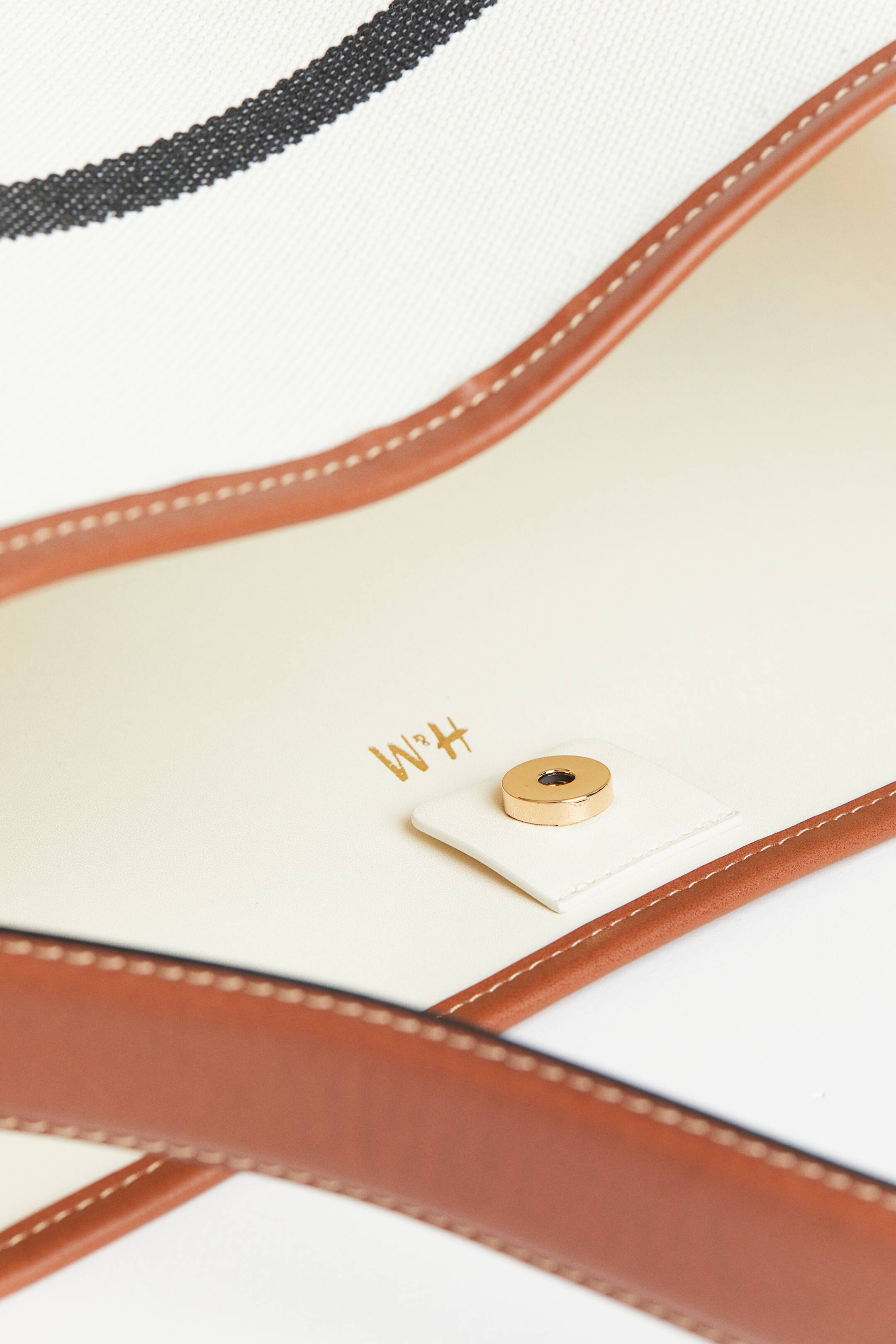 Näytä suurempi kuva: Olkalaukku - Kermanvaalea/Mustaraitainen - NAISET | H&M FI 4