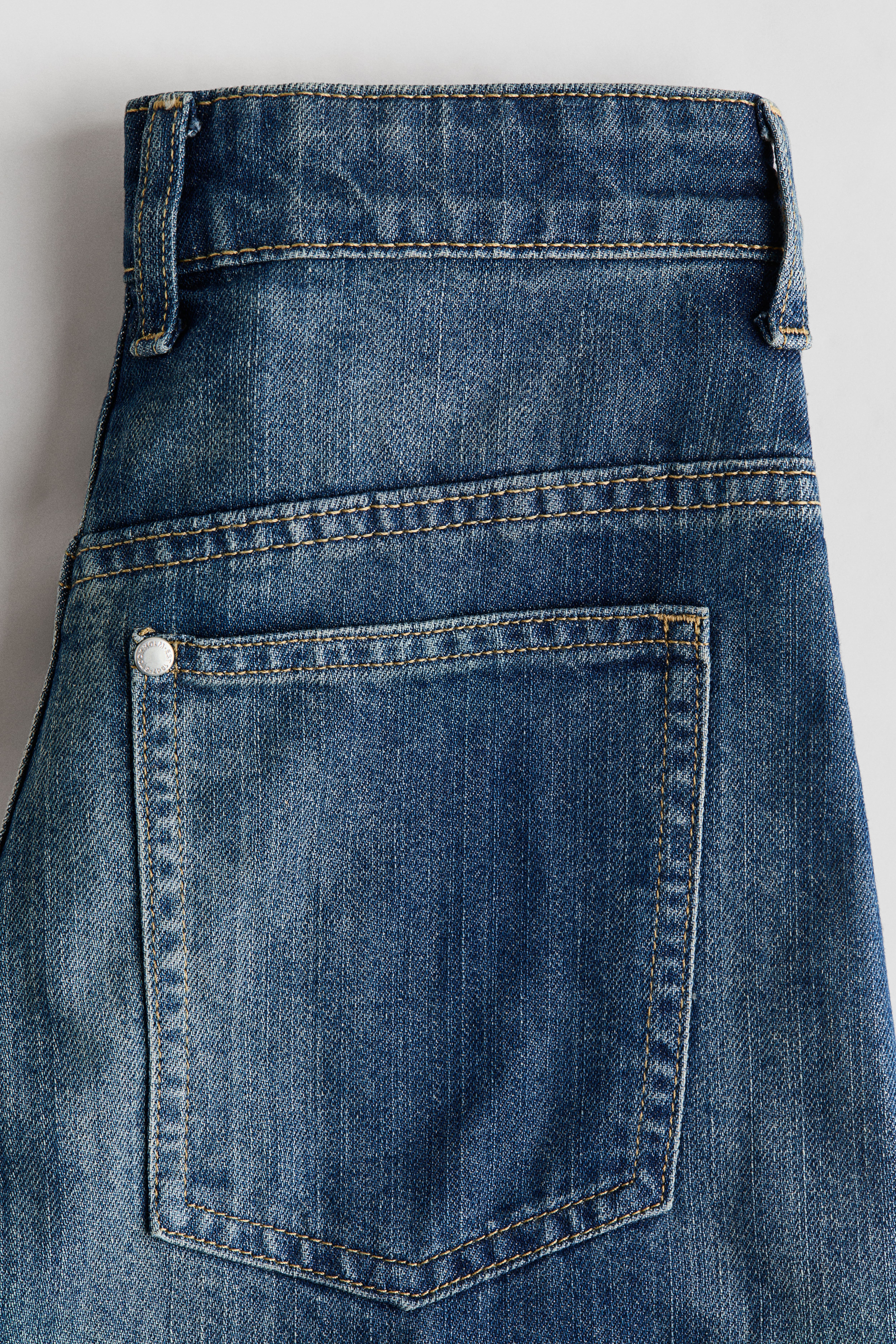 Loose-Fit Barrel Jeans