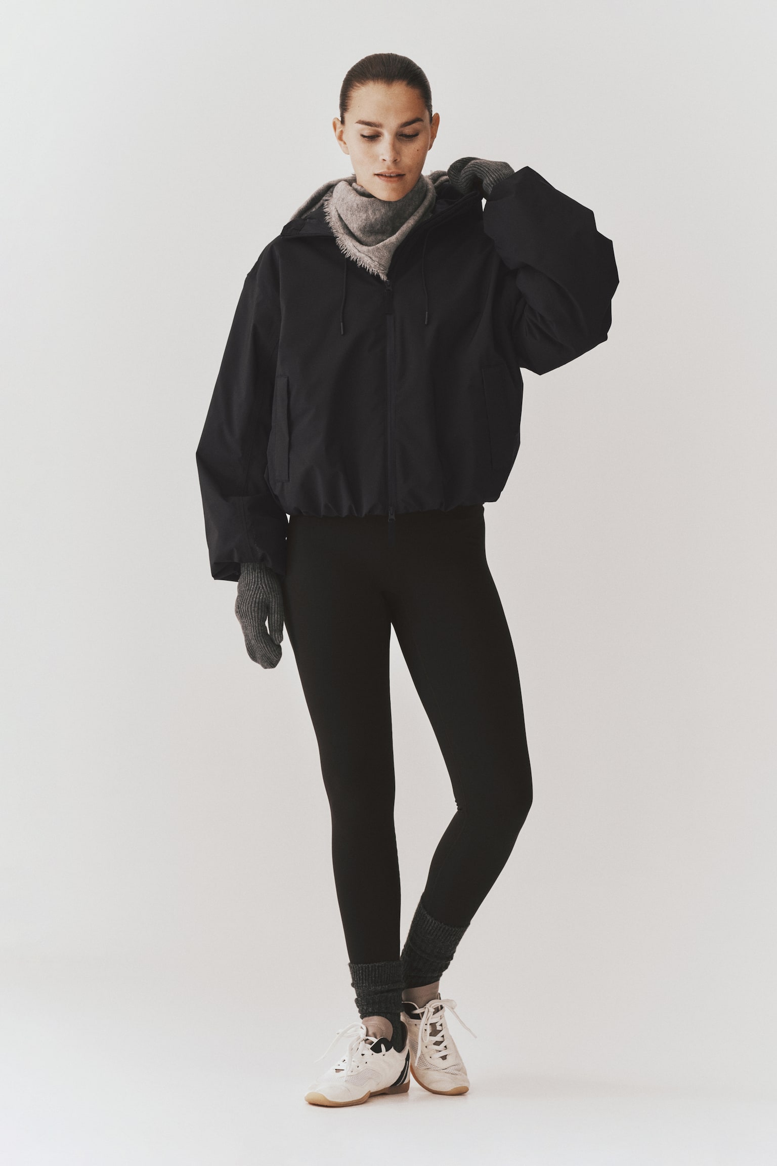 Женская куртка H&M Move Padded Activewear Rain Jacket with StormMove™, цвет: Чёрный — фото 4