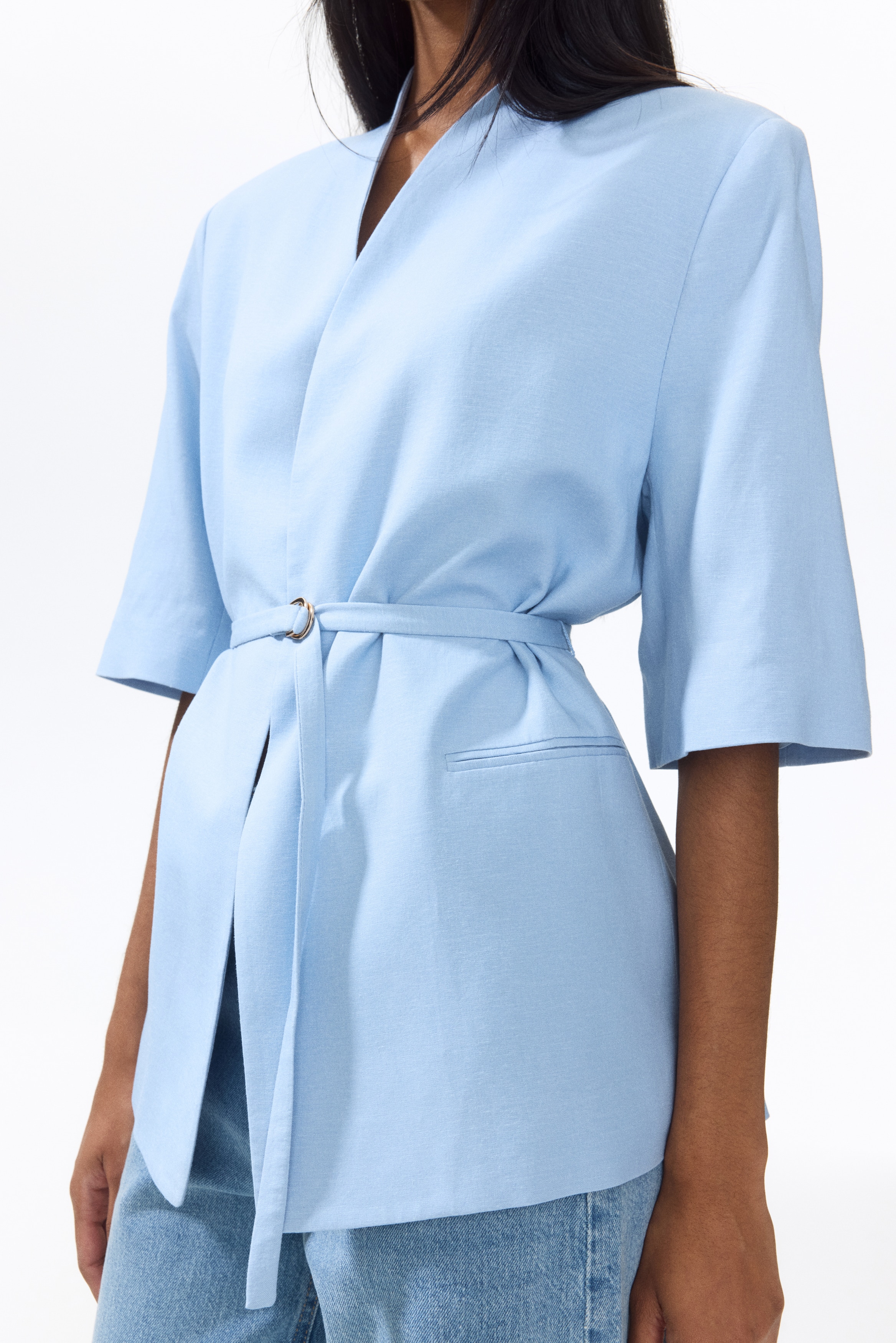 Short-sleeved linen-blend blazerModel